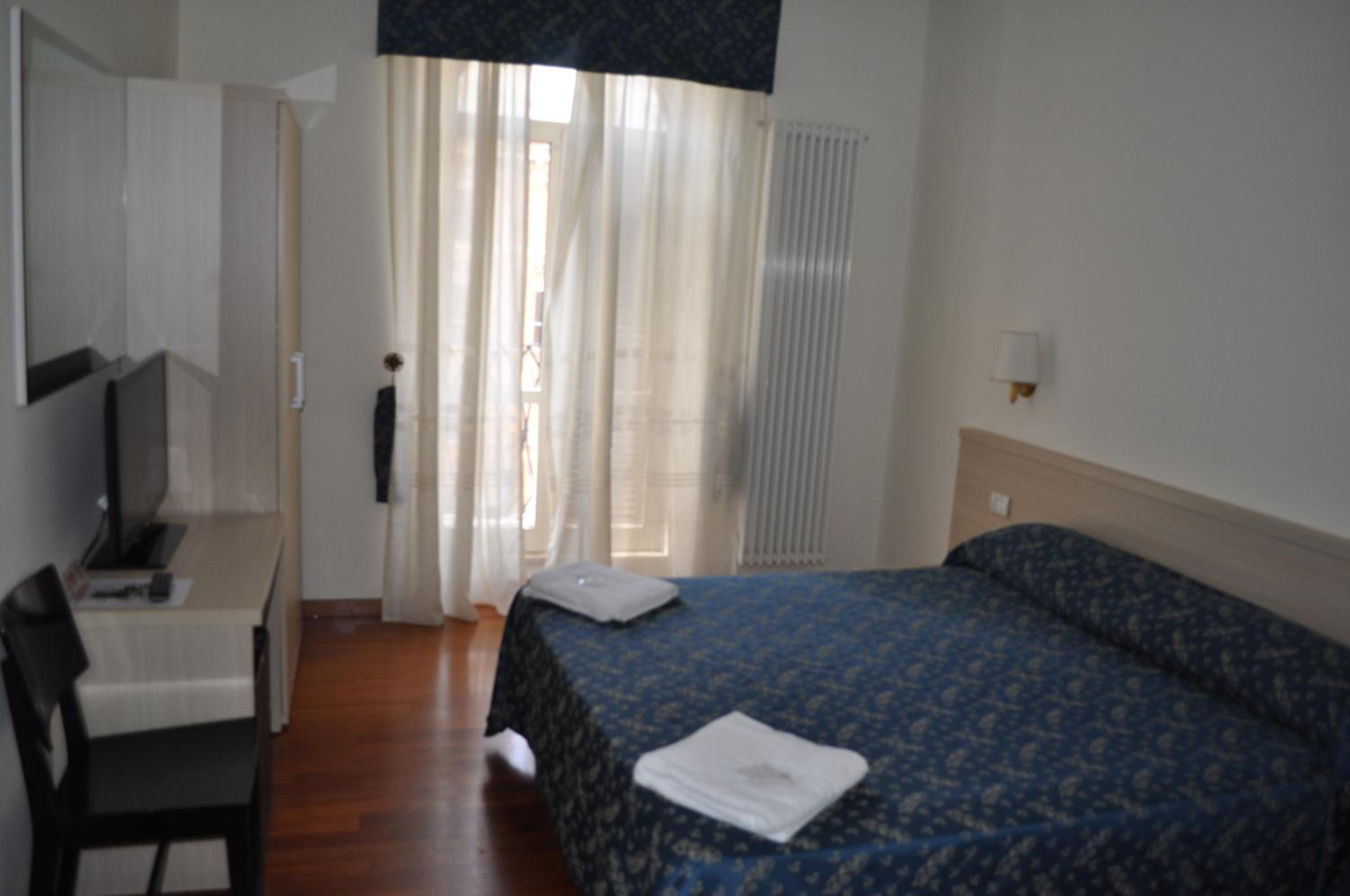 Single Room with Private Bathroom photo 3
