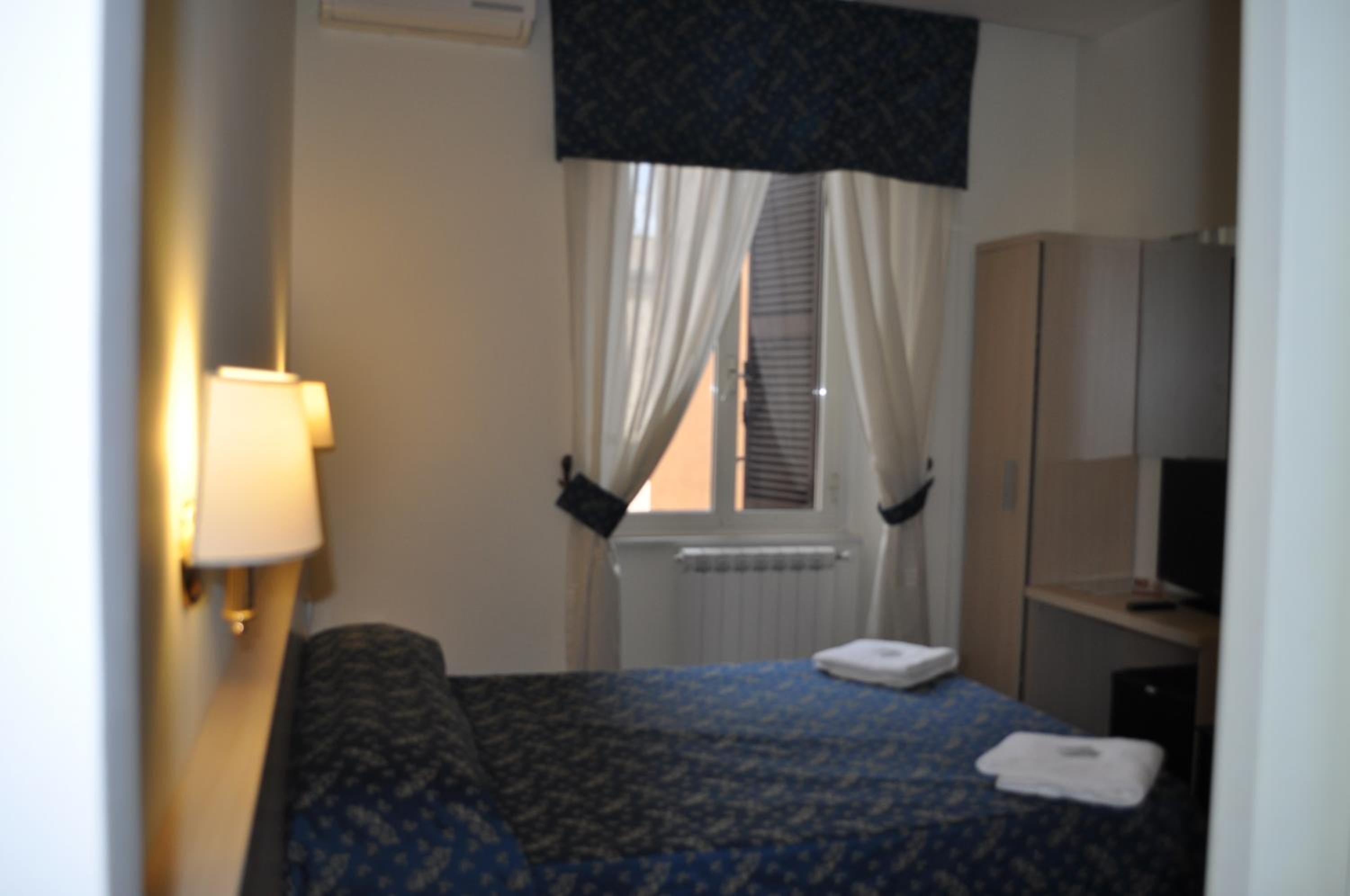 Double Room with Private Bathroom photo 2