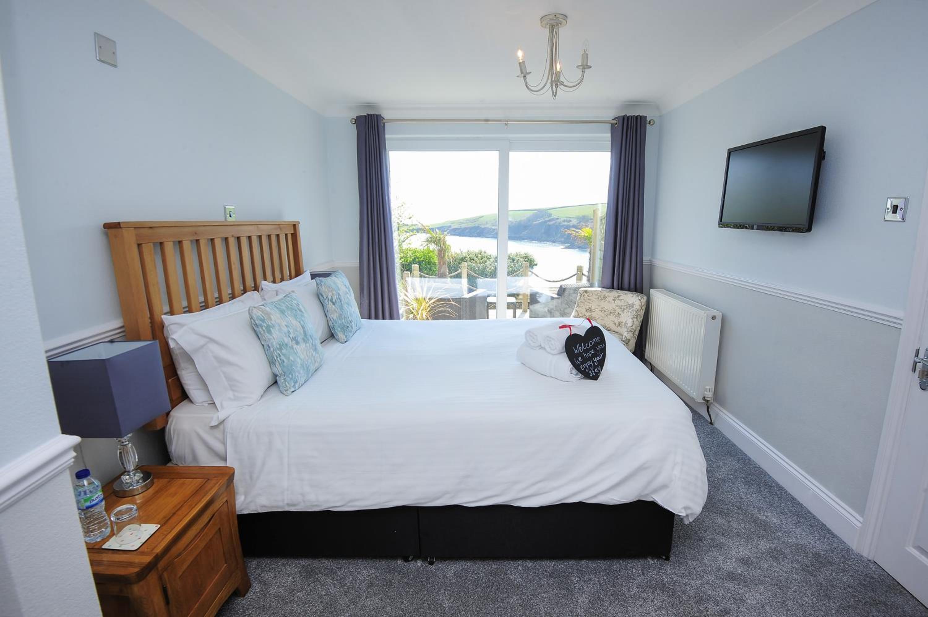 Deluxe King Room with Sea View and Patio