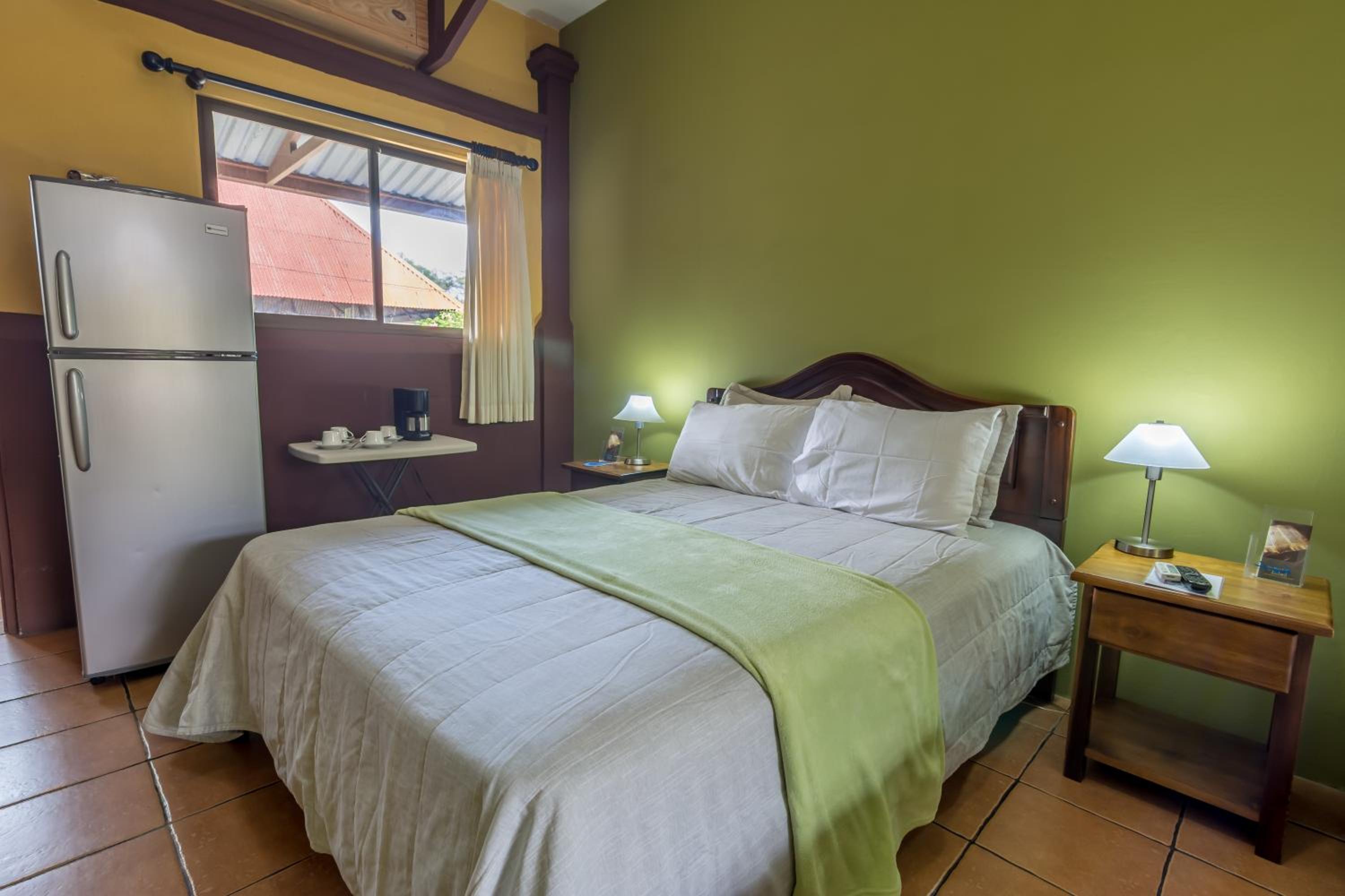 Queen Room with Two Queen Beds photo 3