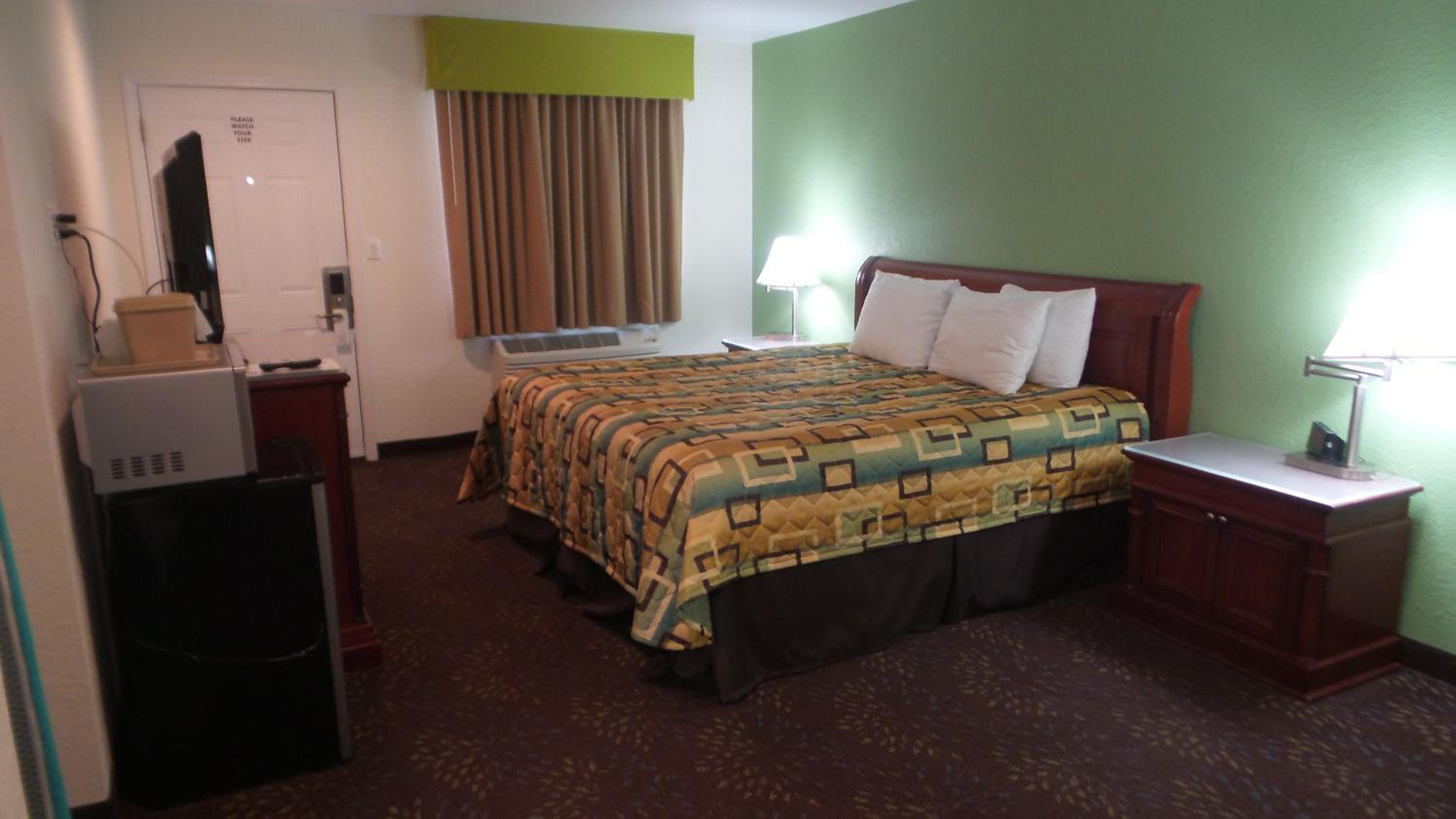 Deluxe King Room photo 1
