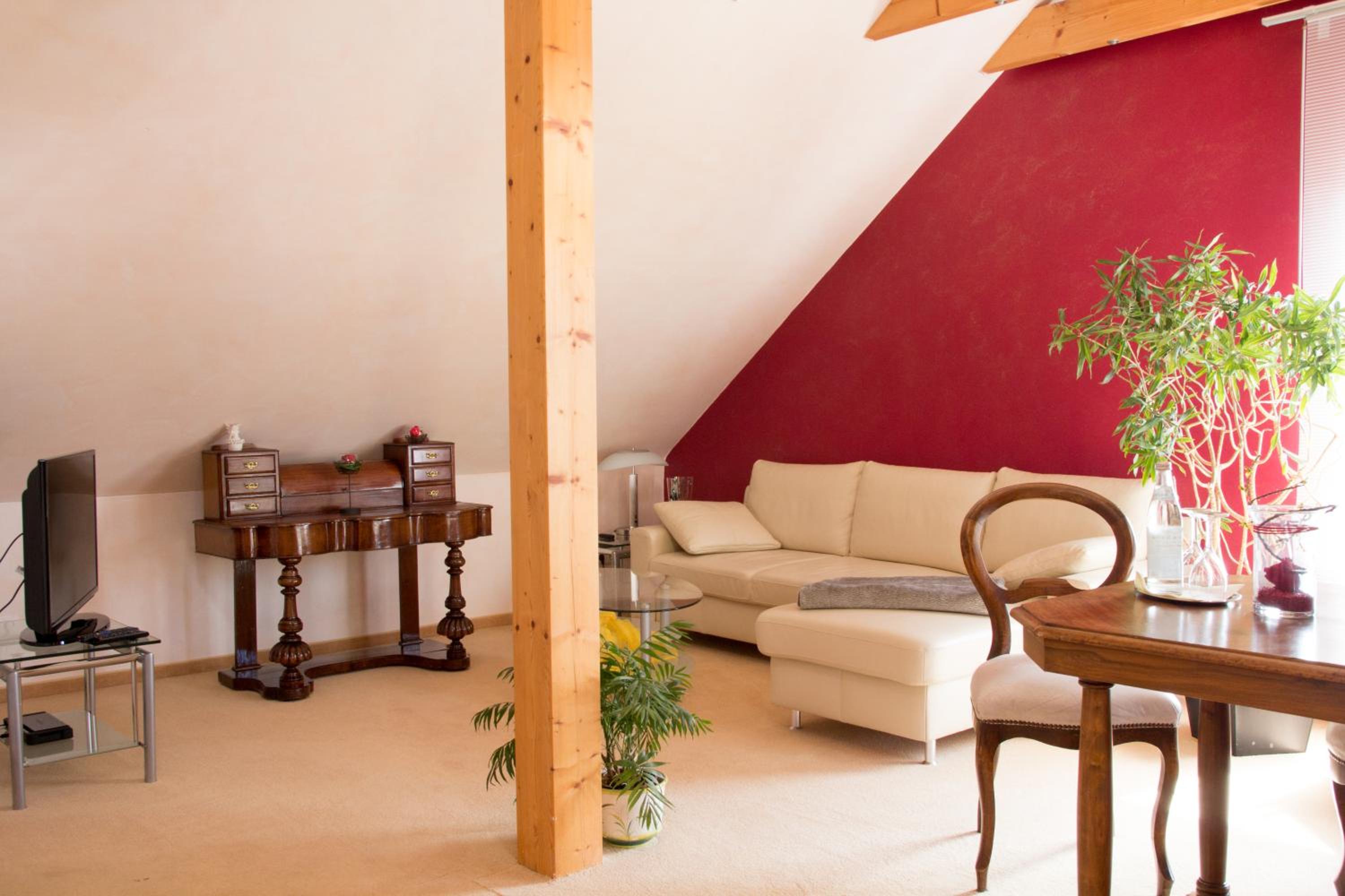 Suite with Balcony - Photo 2