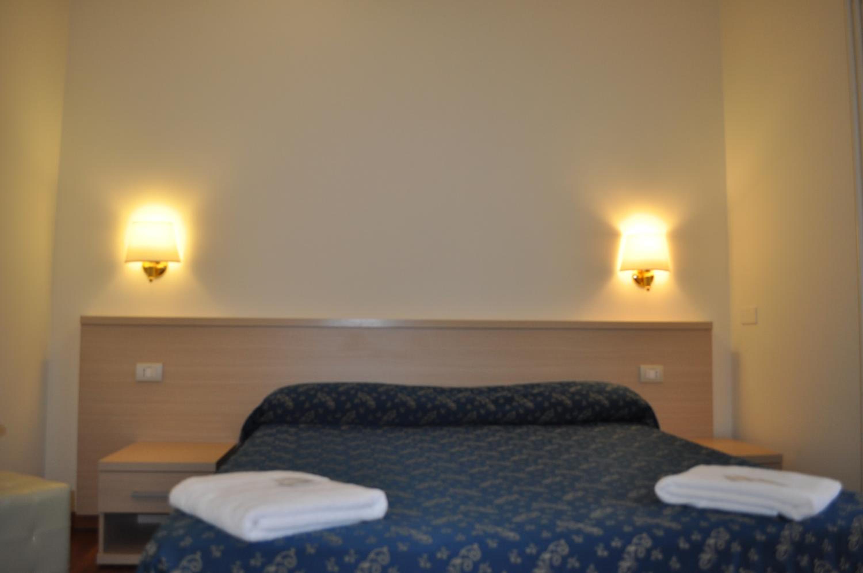Single Room with Private Bathroom photo 1