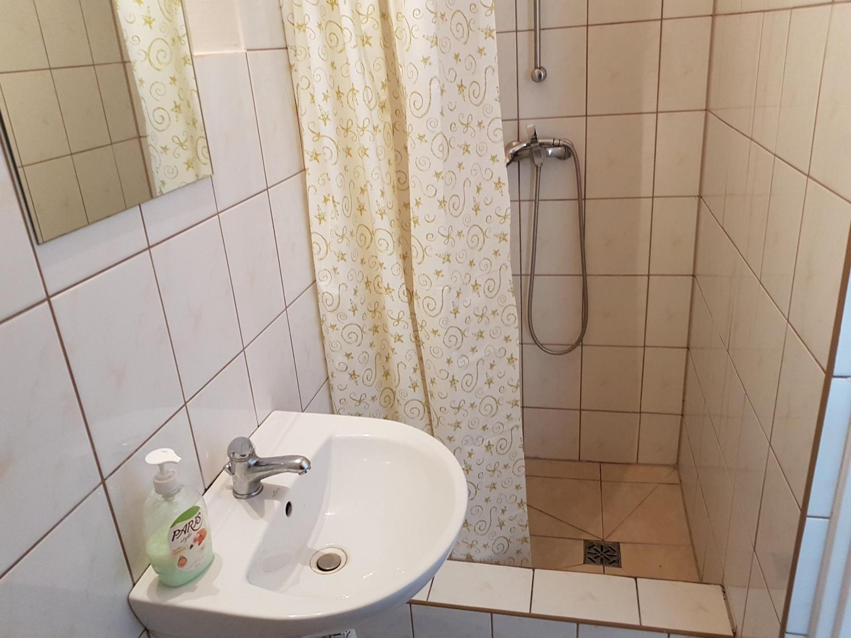 Triple Room with Bathroom - Photo 19