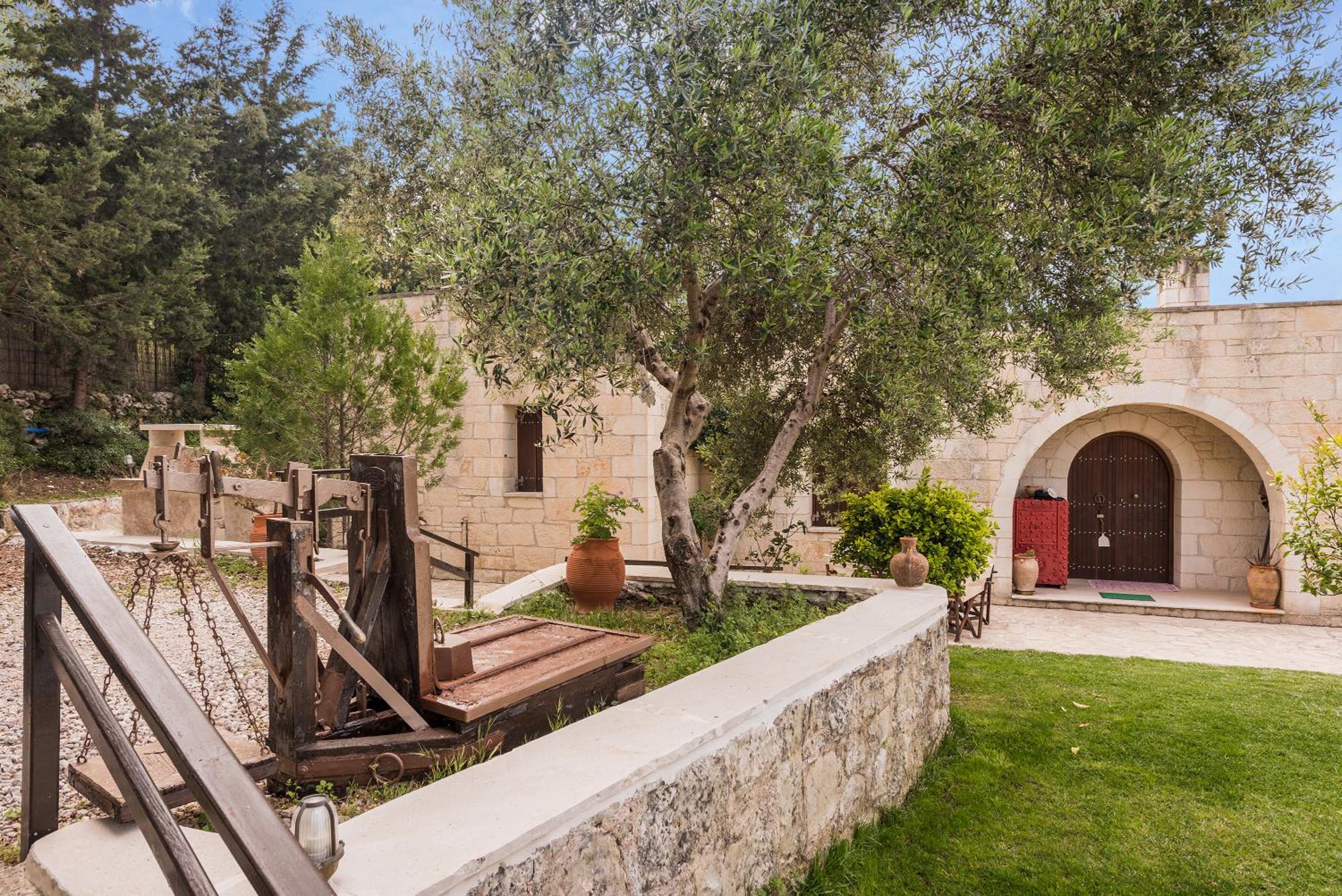 Villa with Private Pool - Photo 4