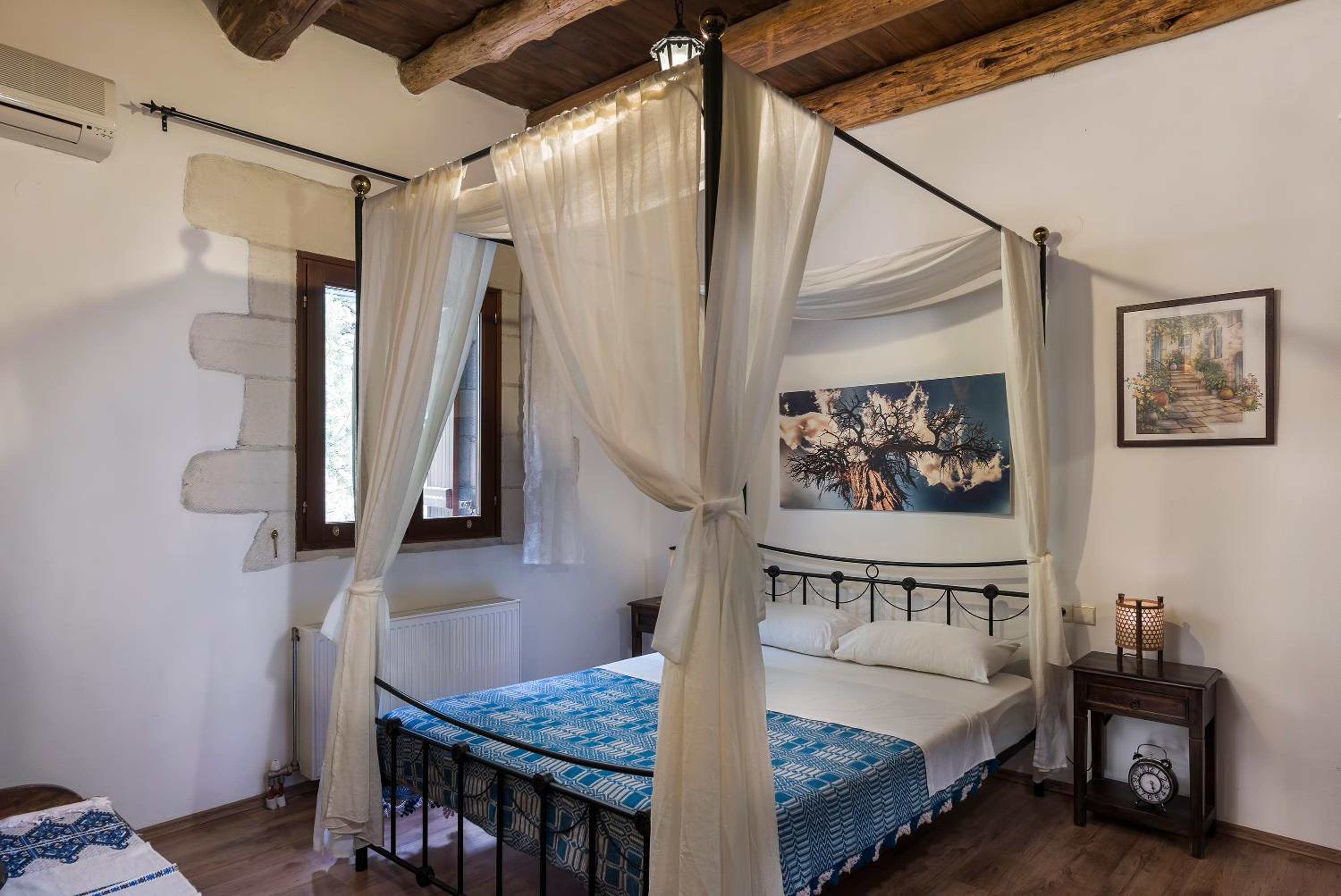 Villa with Private Pool - Photo 8