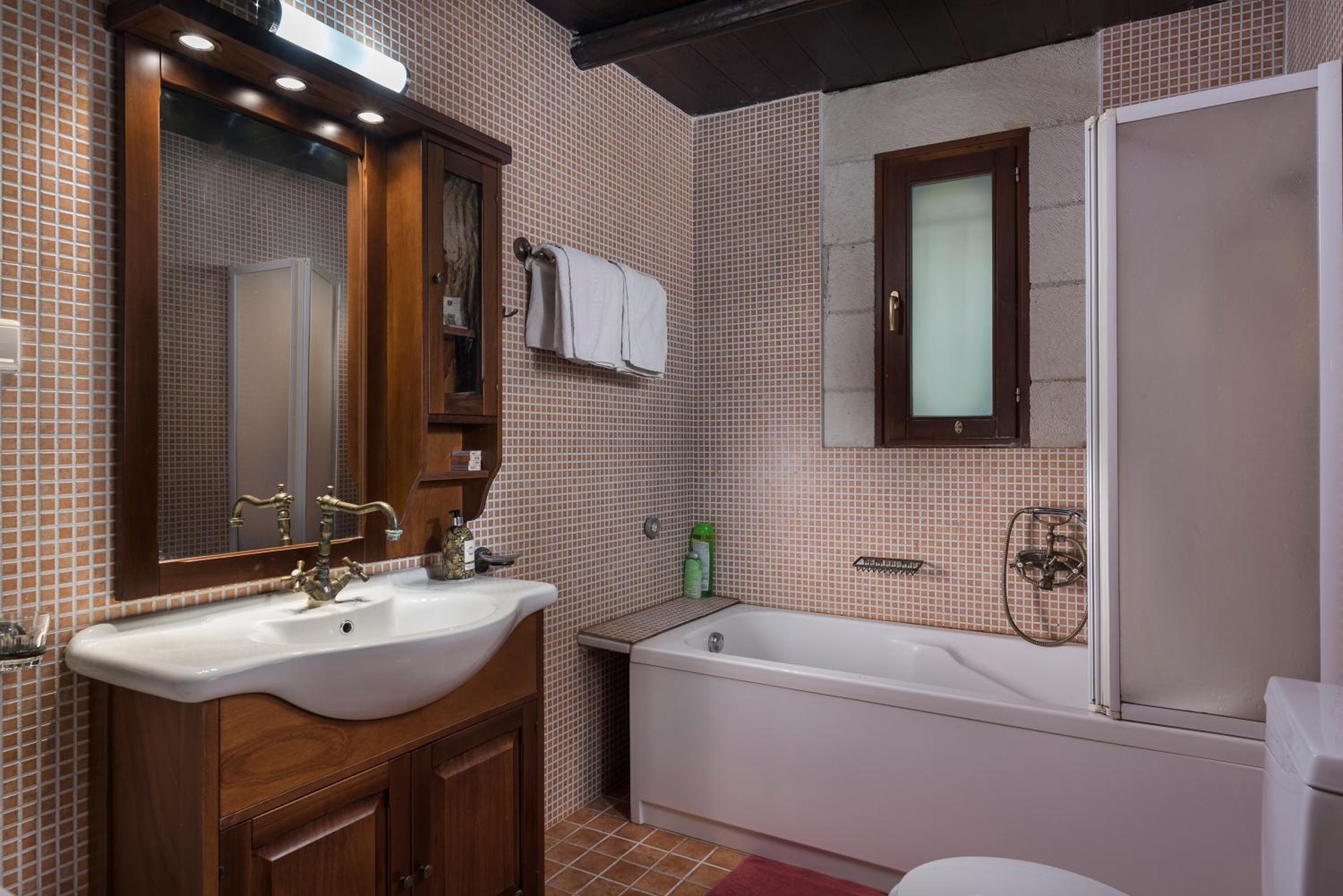 Villa with Private Pool - Photo 10