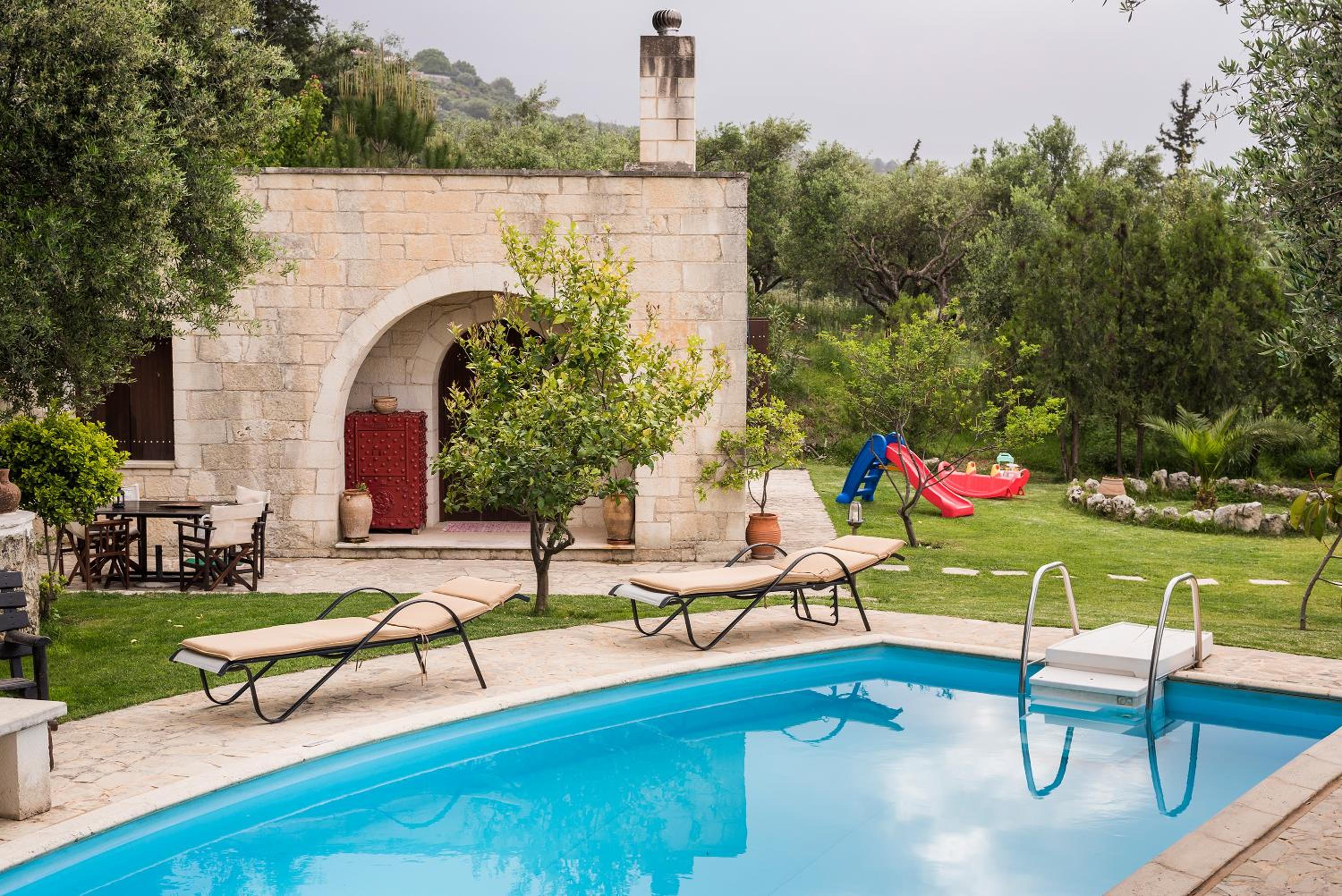 Villa with Private Pool - Photo 20