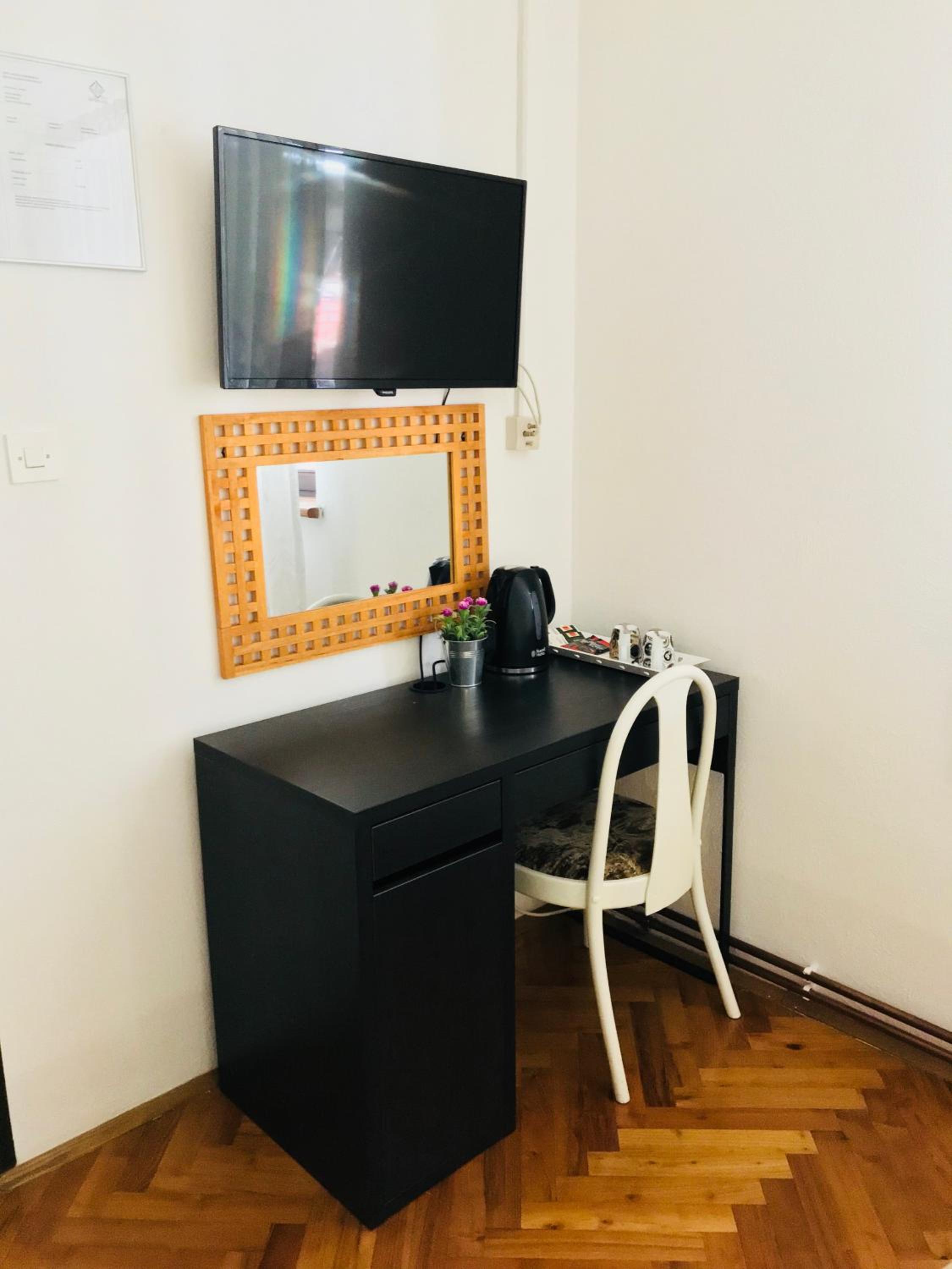 Double Room - Photo 8
