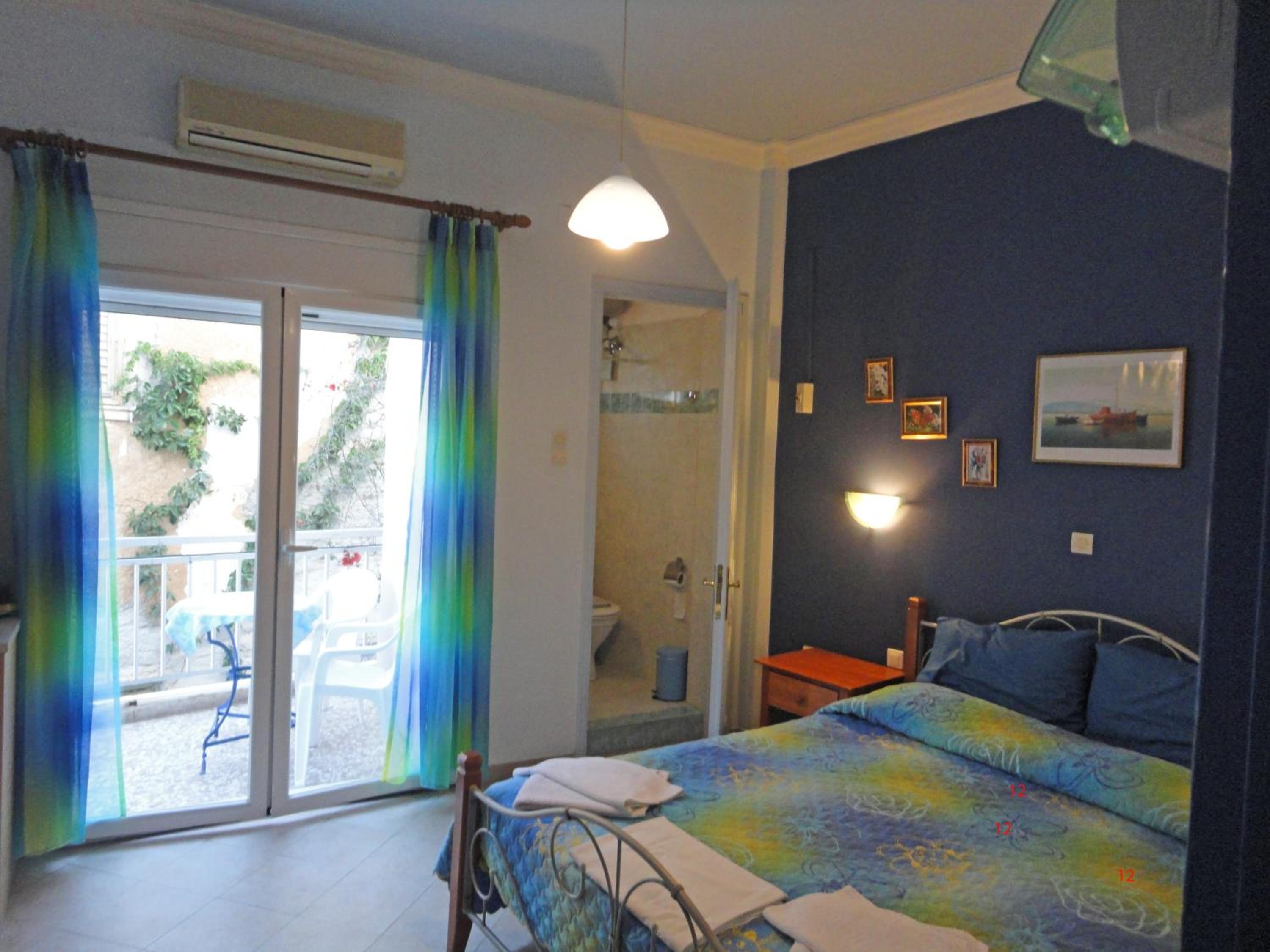 Studio (2 Adults) - Photo 10