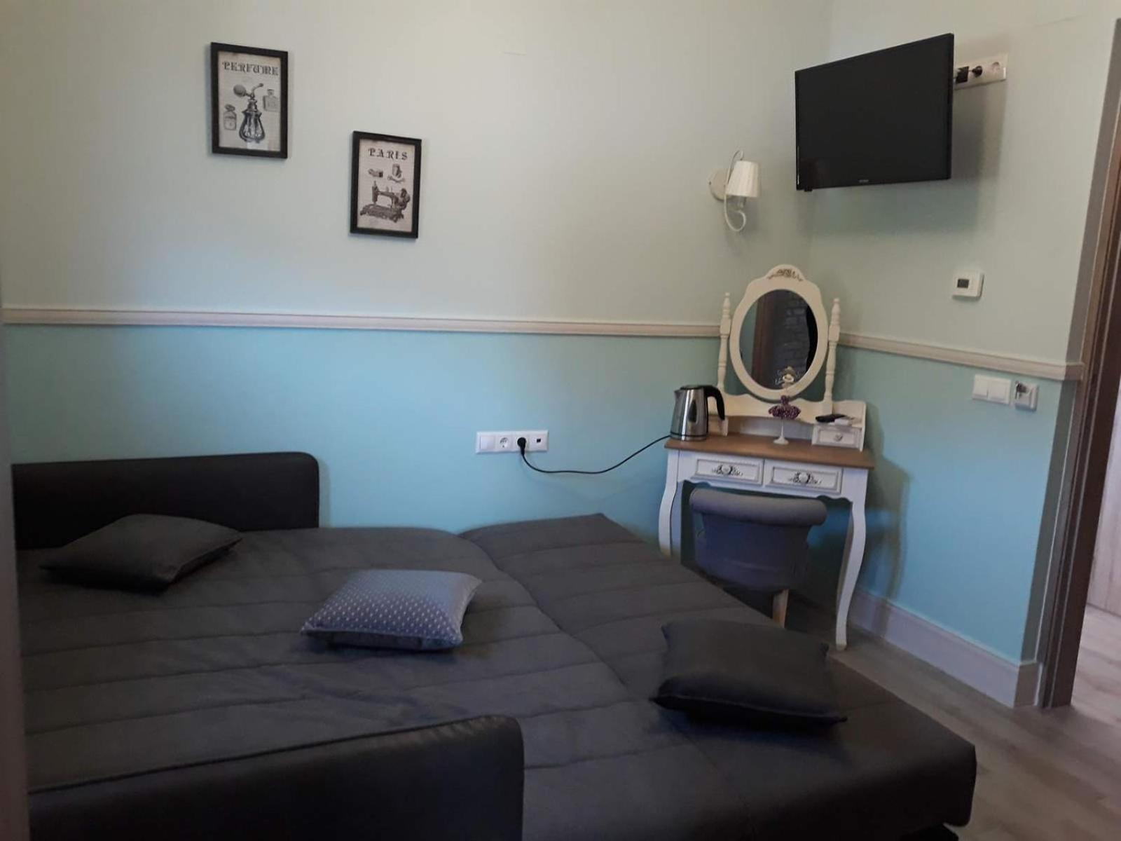 Economy Double Room photo 2