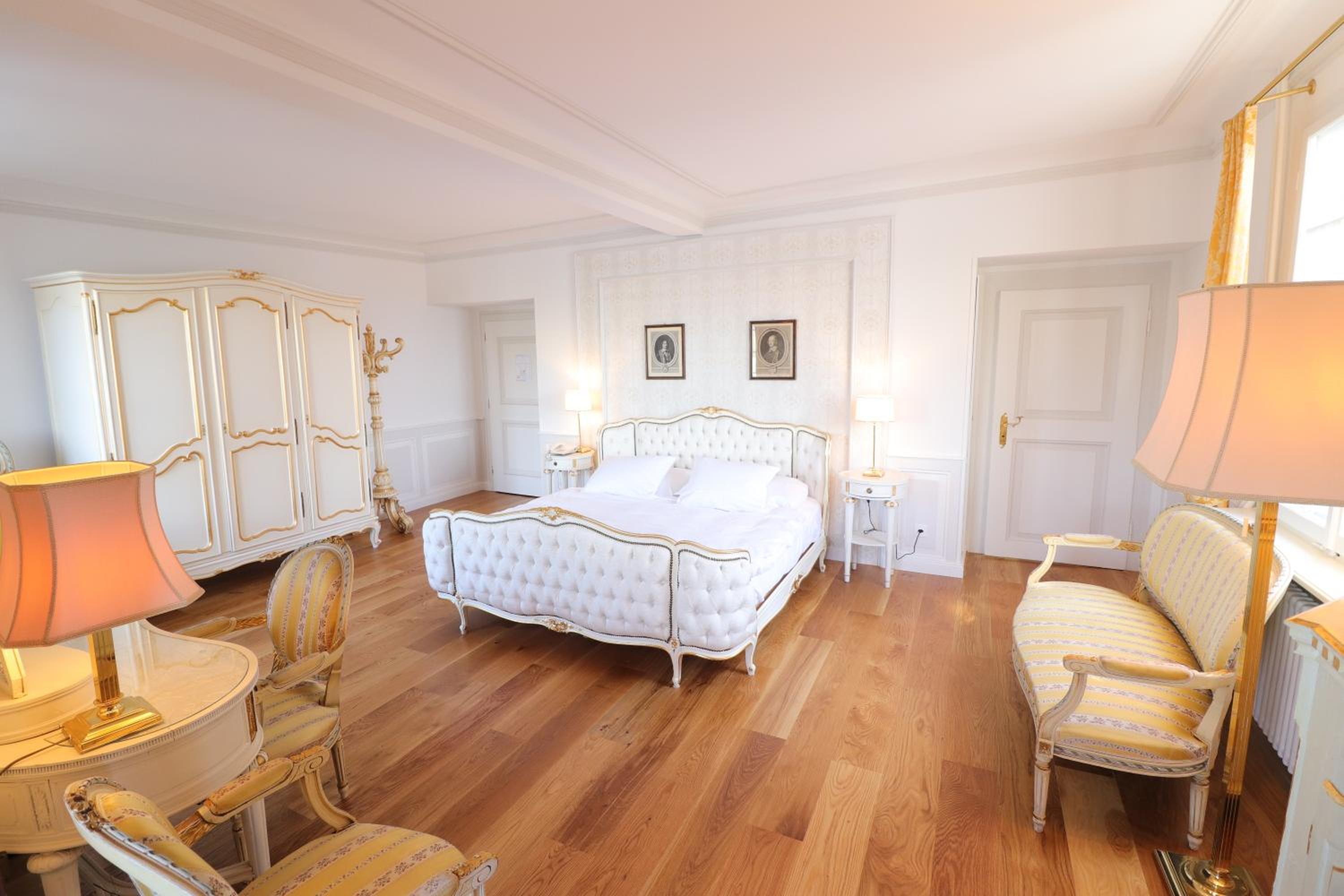 Deluxe Double Room with Lake View - Photo 6