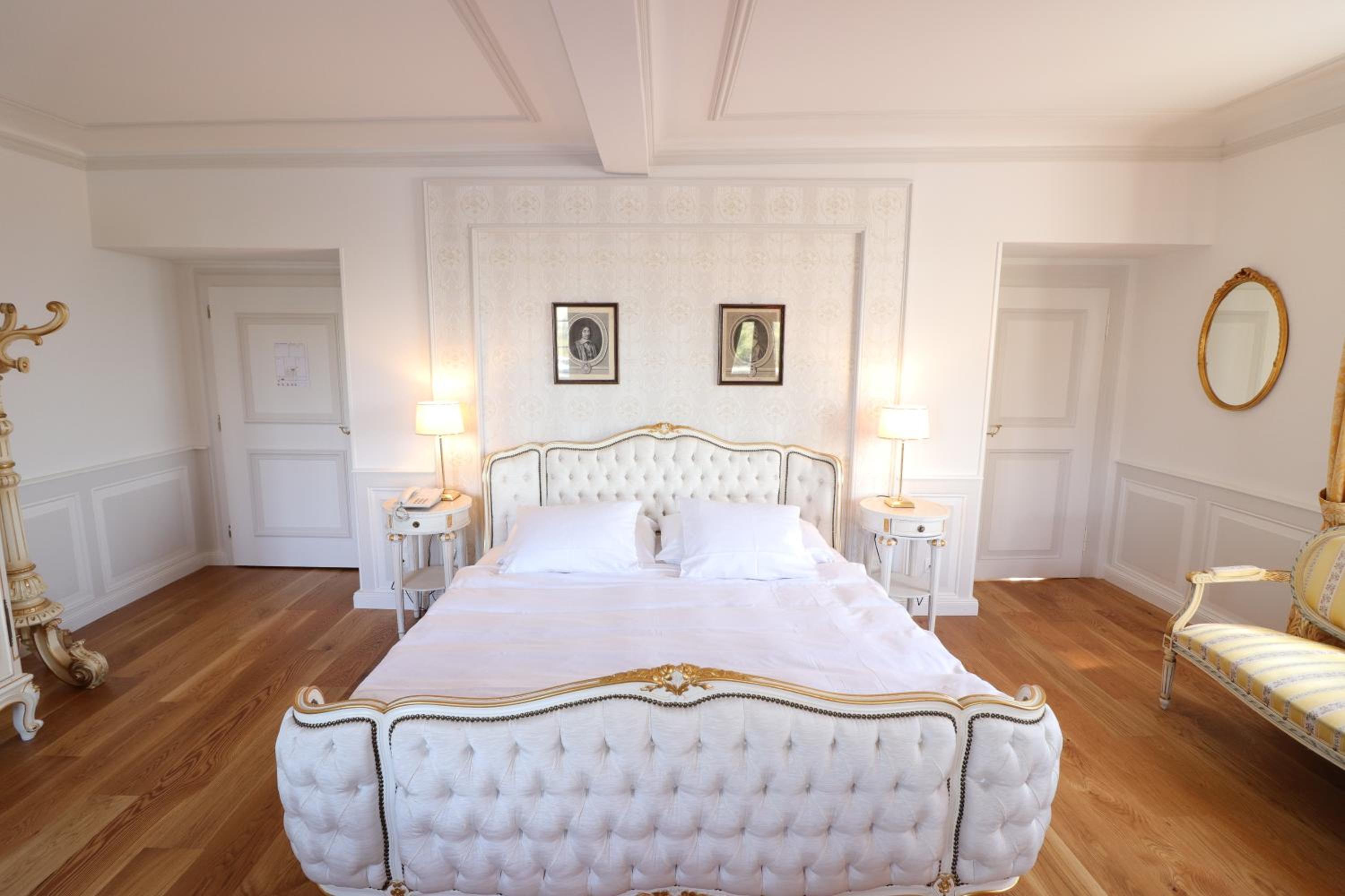 Deluxe Double Room with Lake View - Photo 5