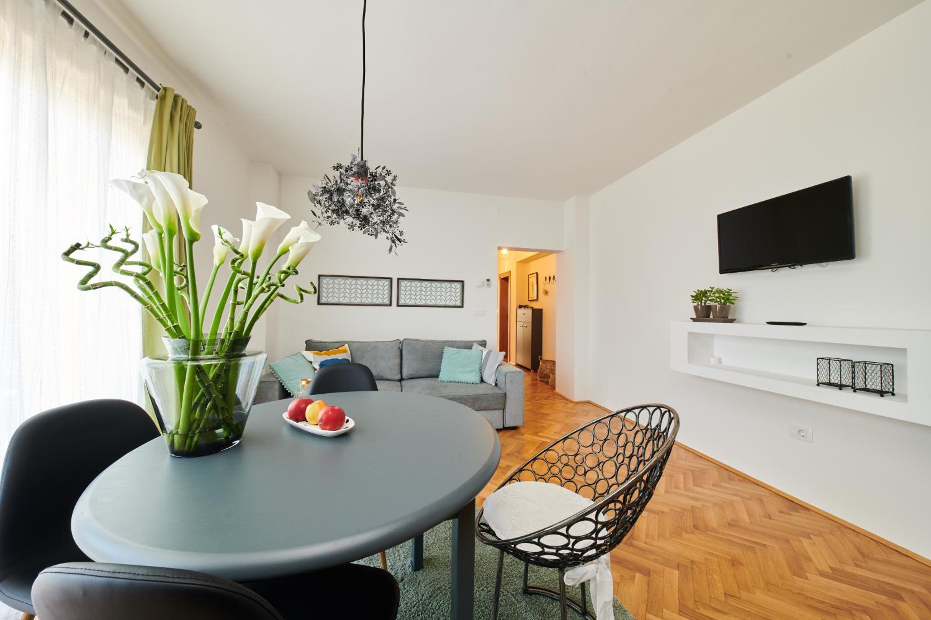 Apartment photo 1