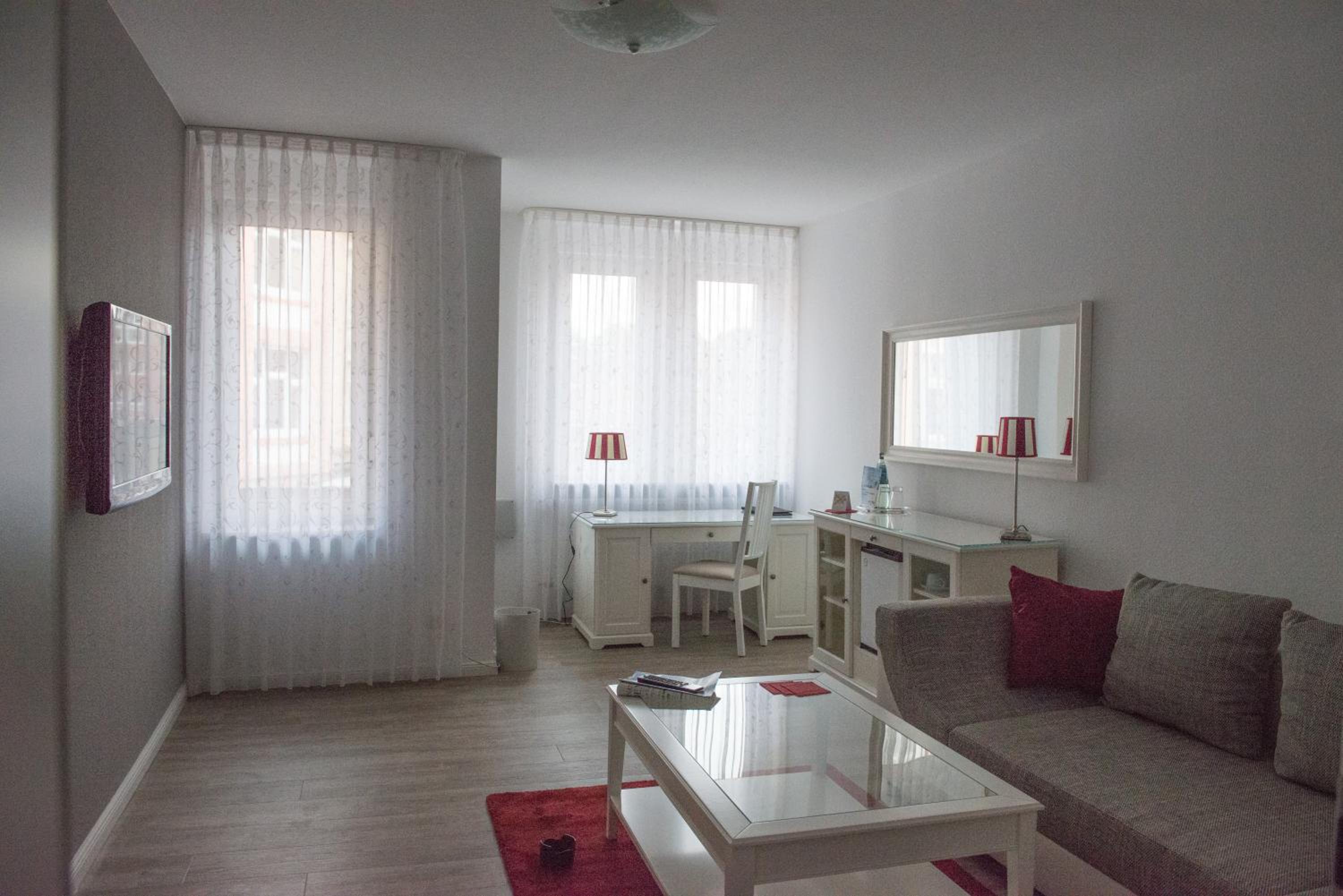Suite - Photo 7