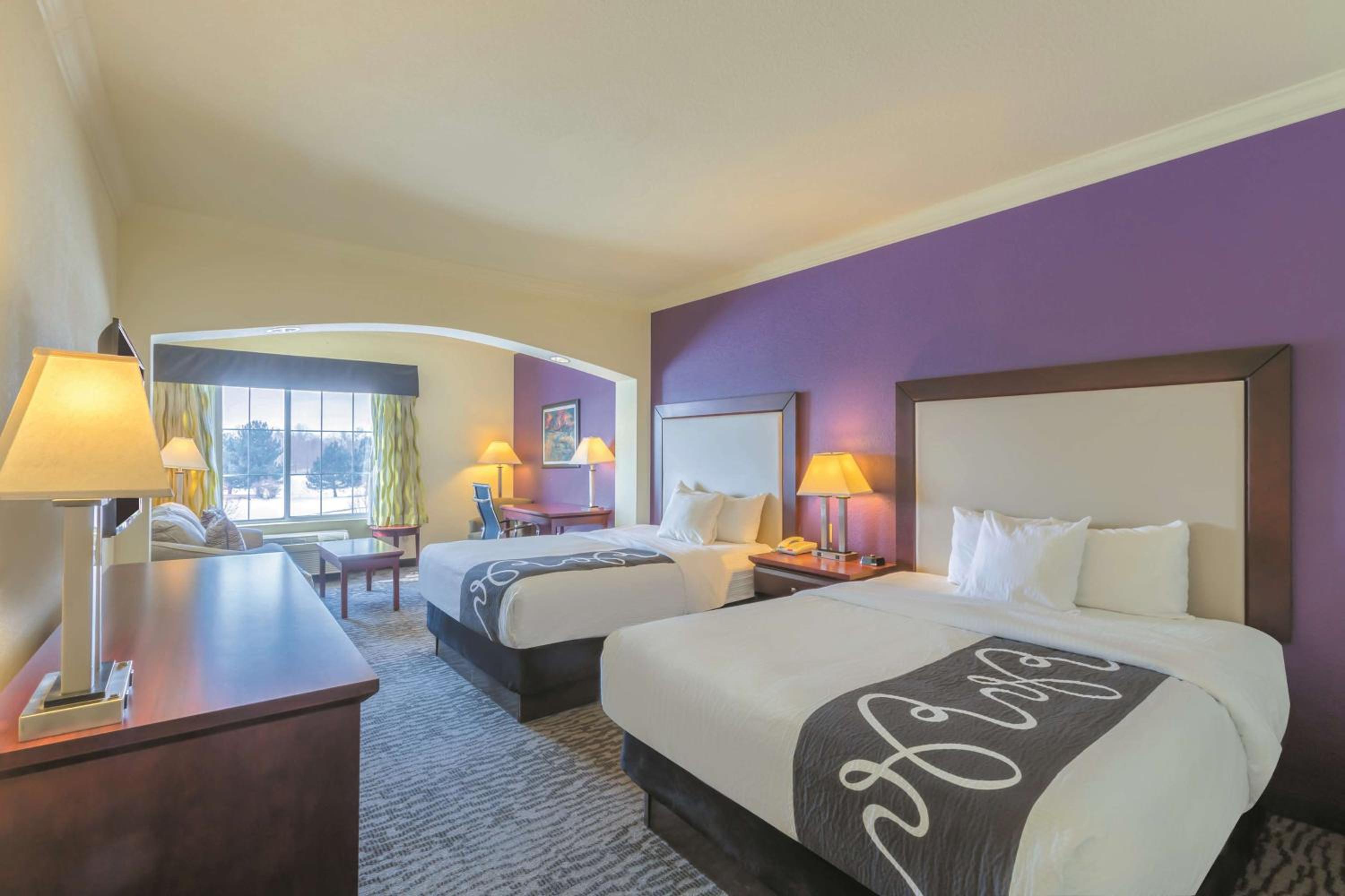 King Room - Non-Smoking - Photo 6