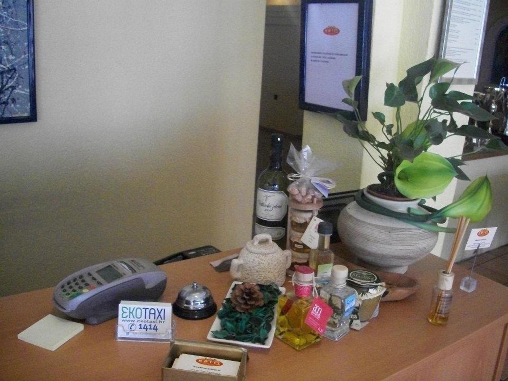 Twin Room - Photo 15