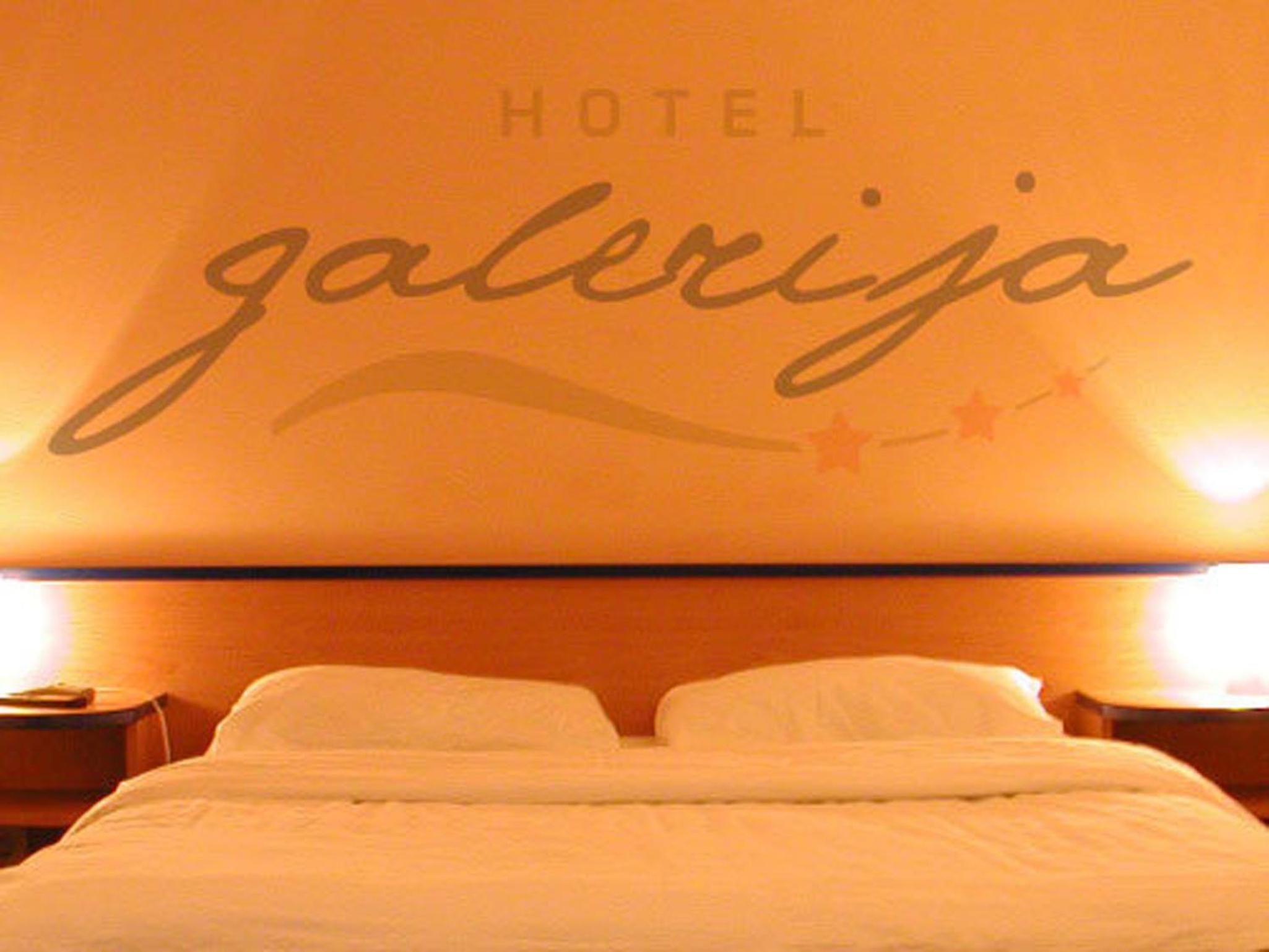 Double Room - Photo 11