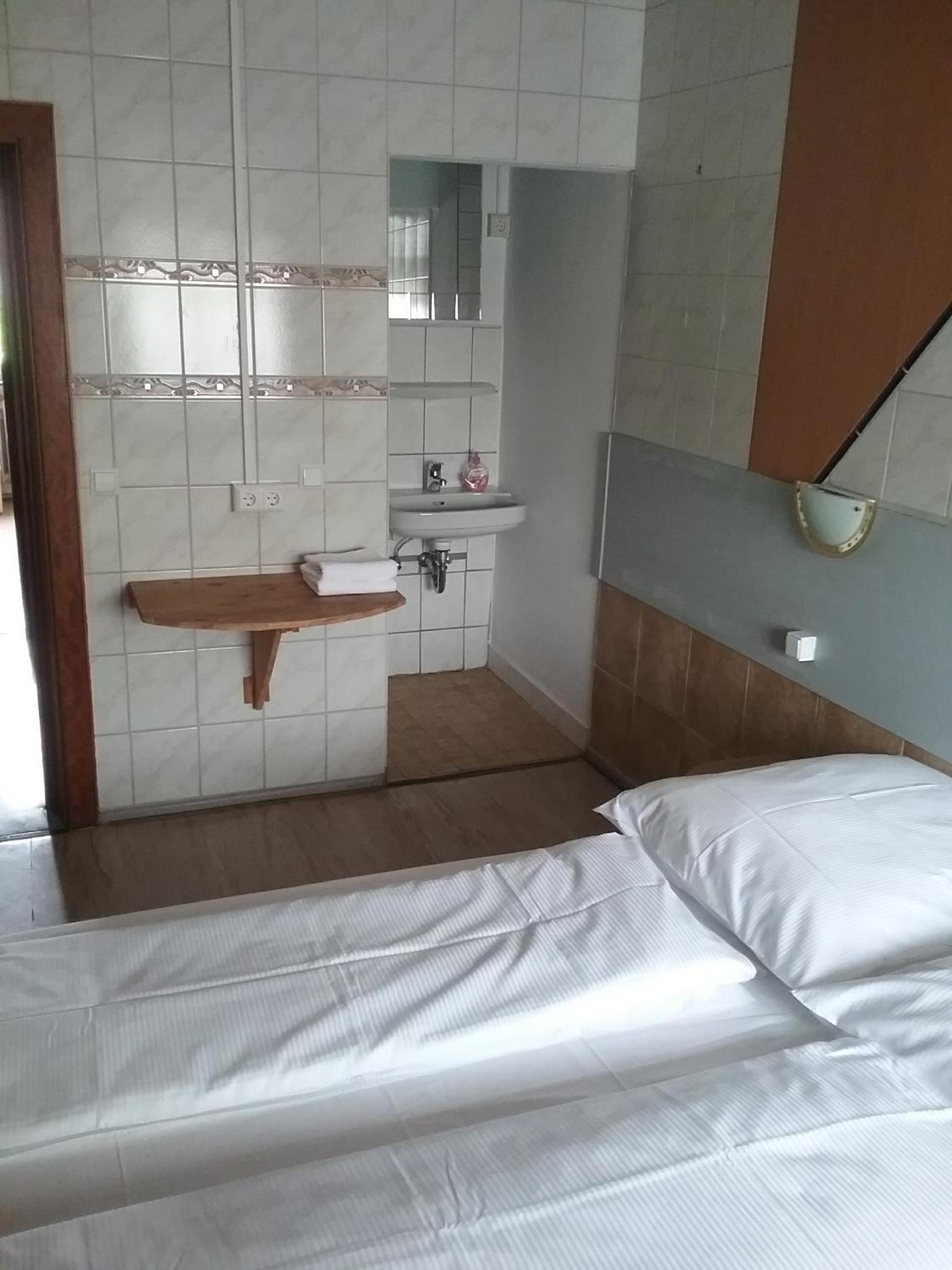 Double Room - Photo 8