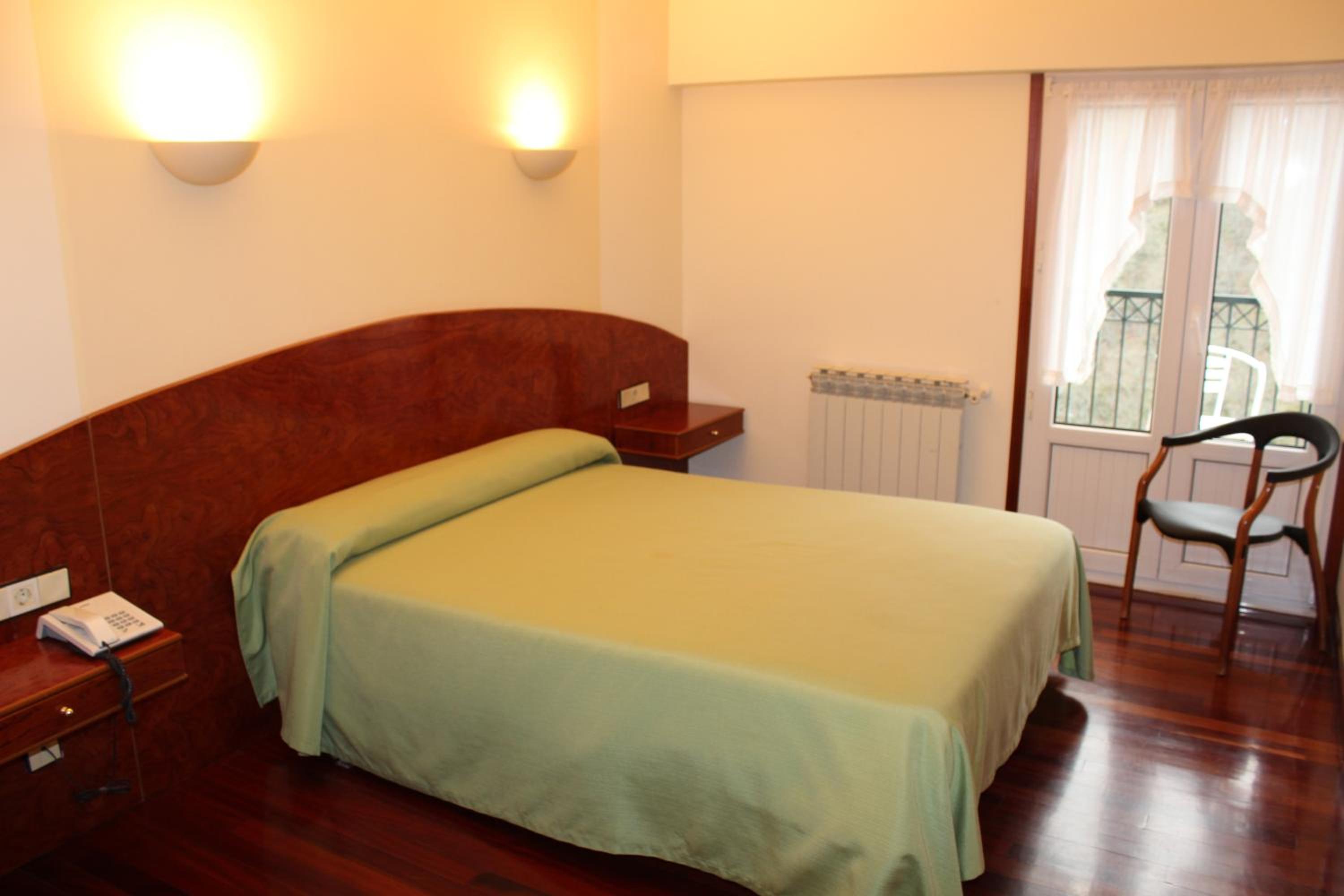 Double or Twin Room photo 3