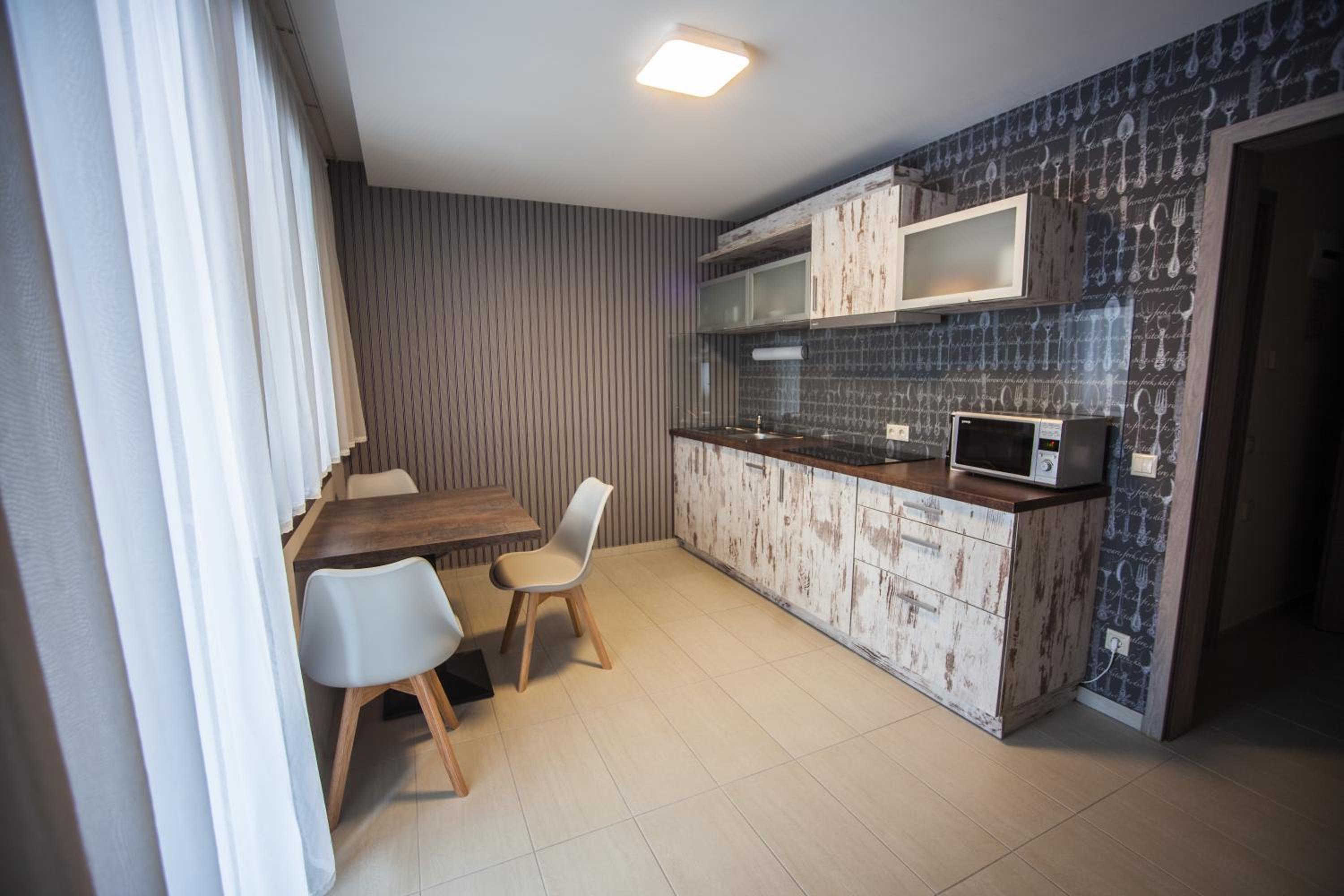 Apartment with Balcony photo 3
