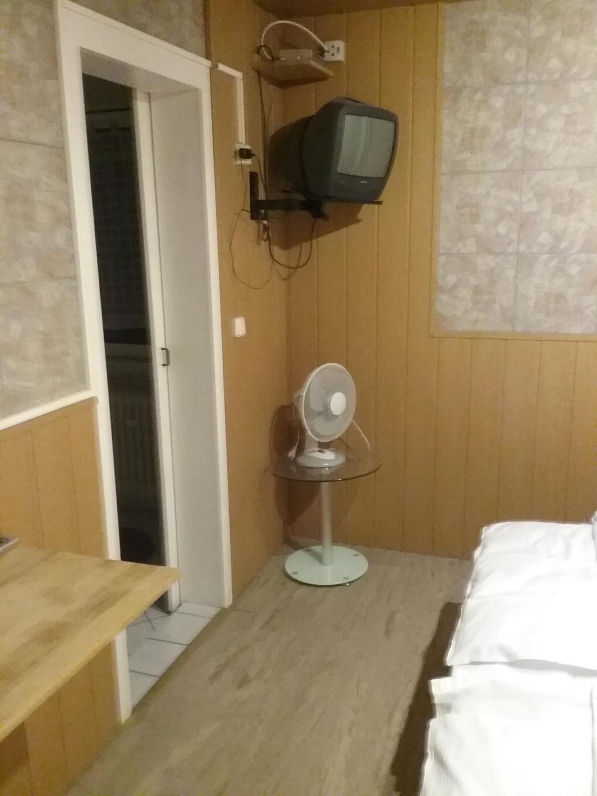 Double Room - Photo 16