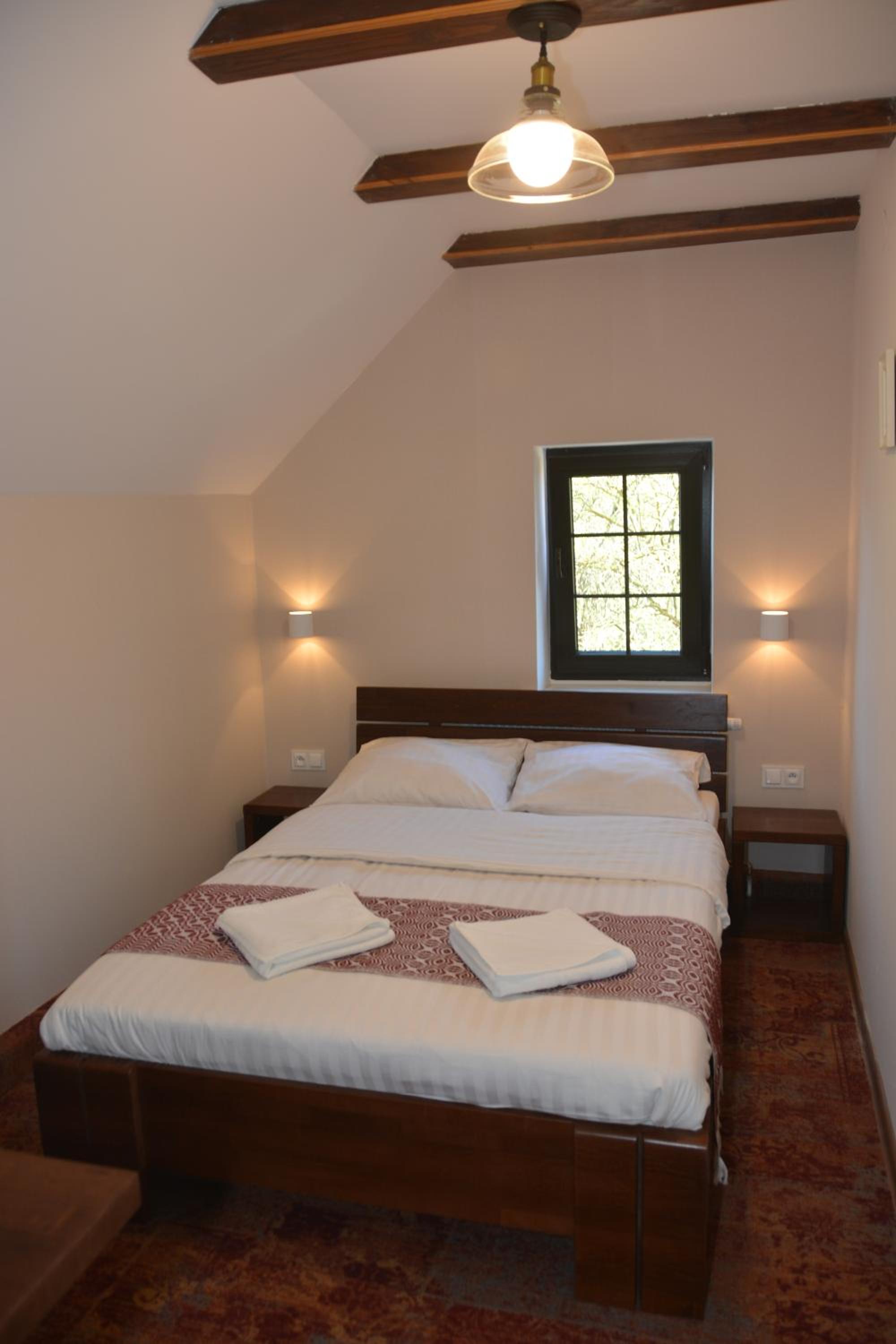Small Double Room - Photo 1
