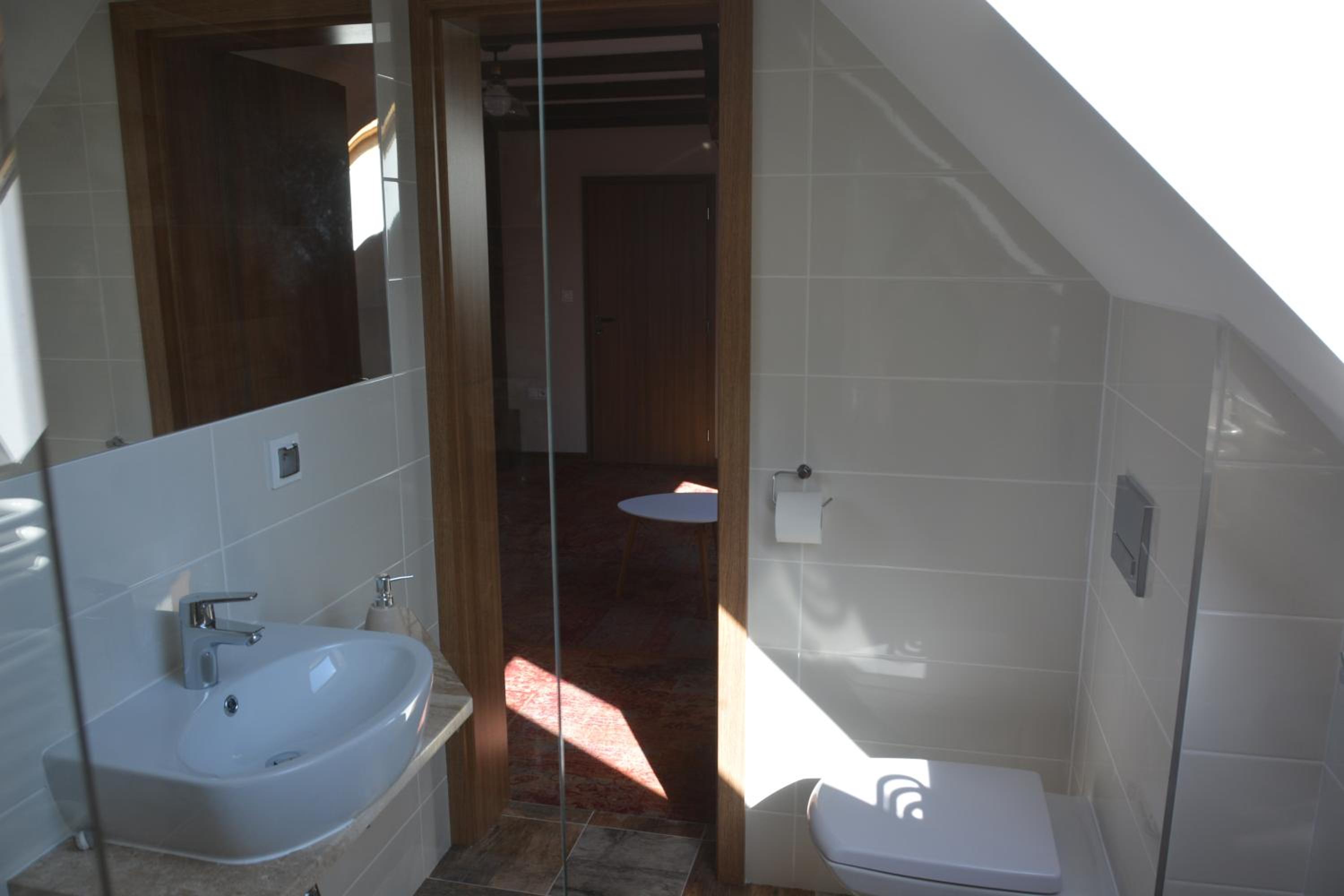 Apartment with Balcony - Photo 9
