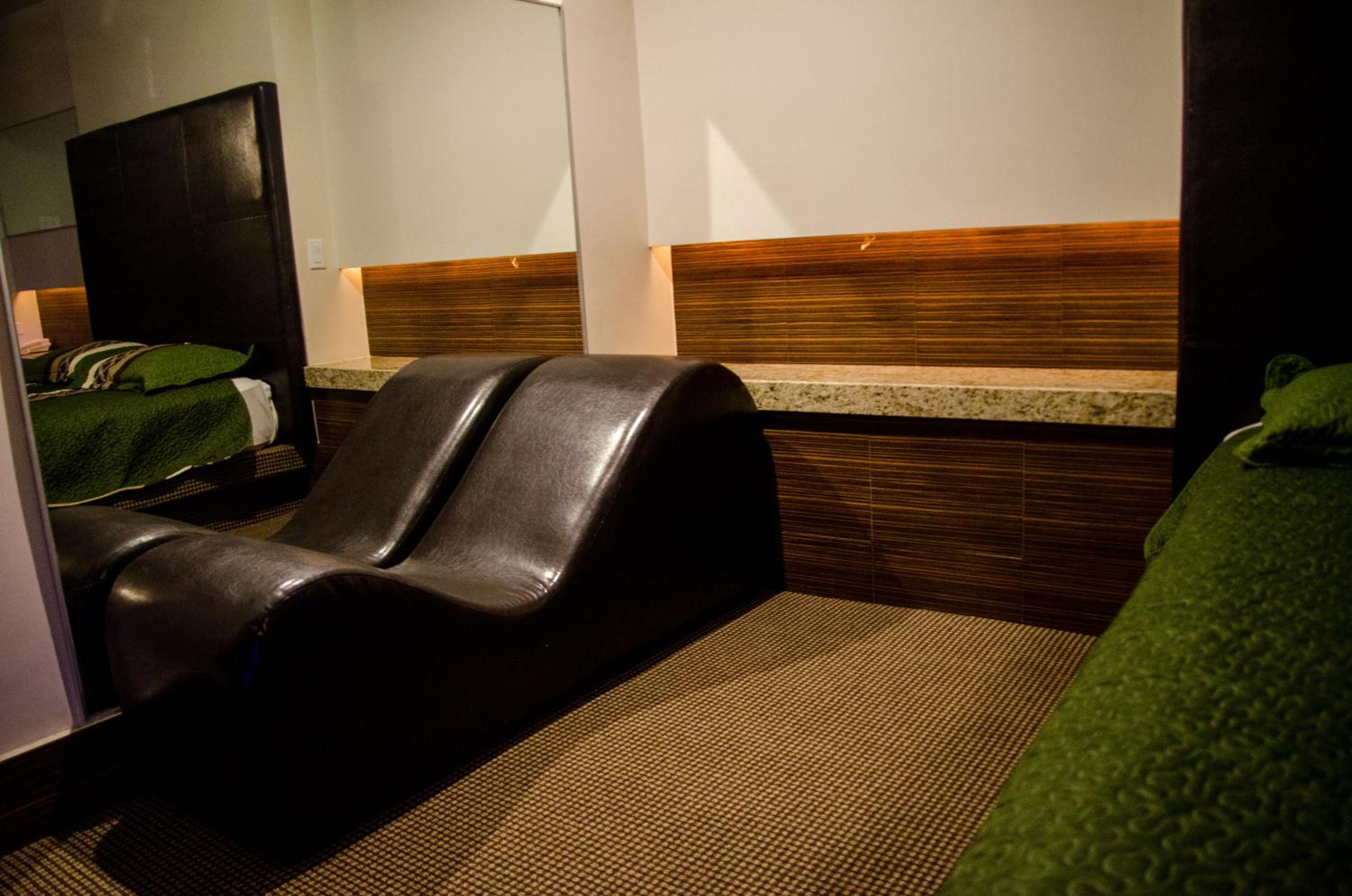 Deluxe Queen Room - Photo 8