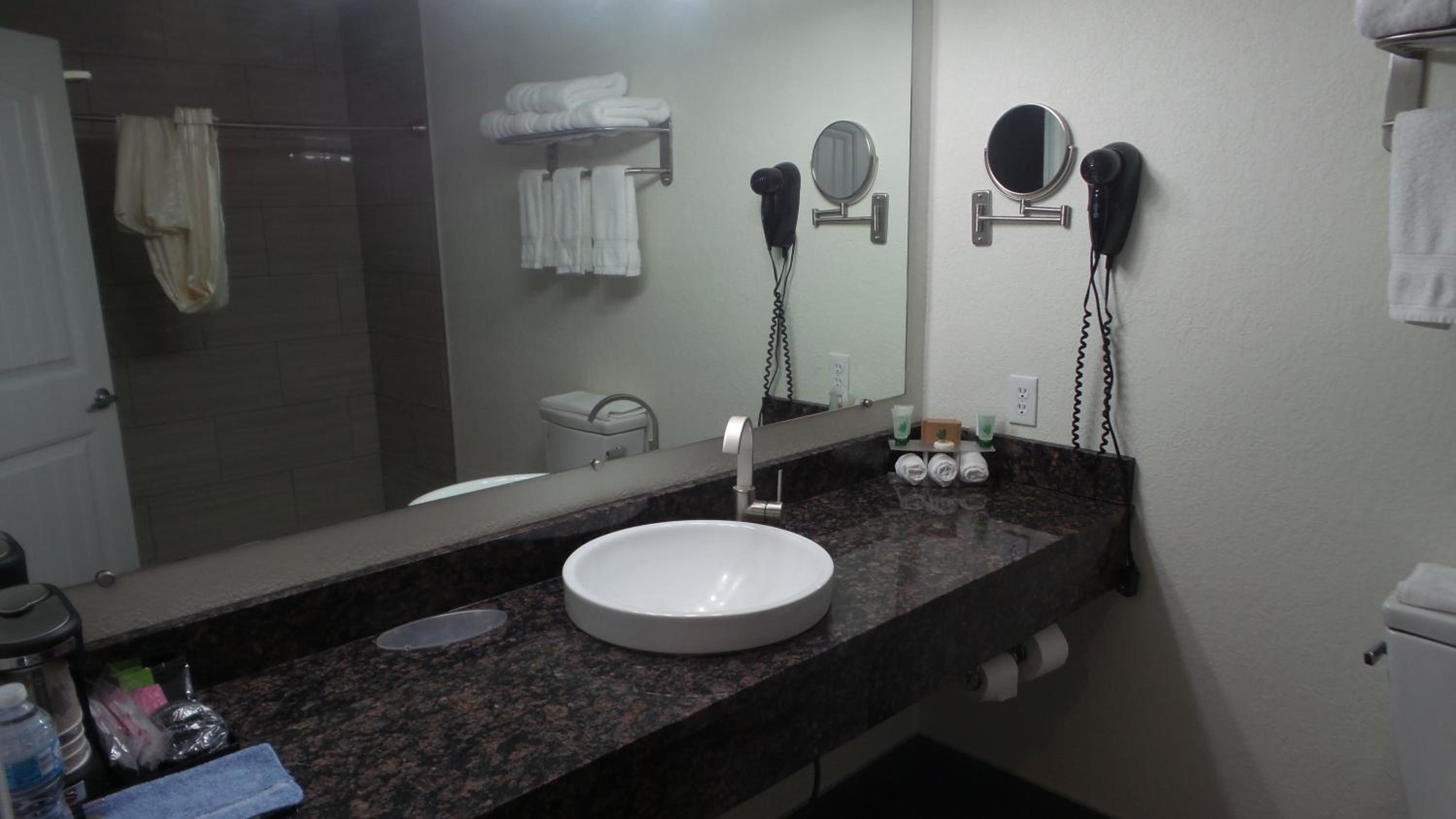 Deluxe King Room photo 2