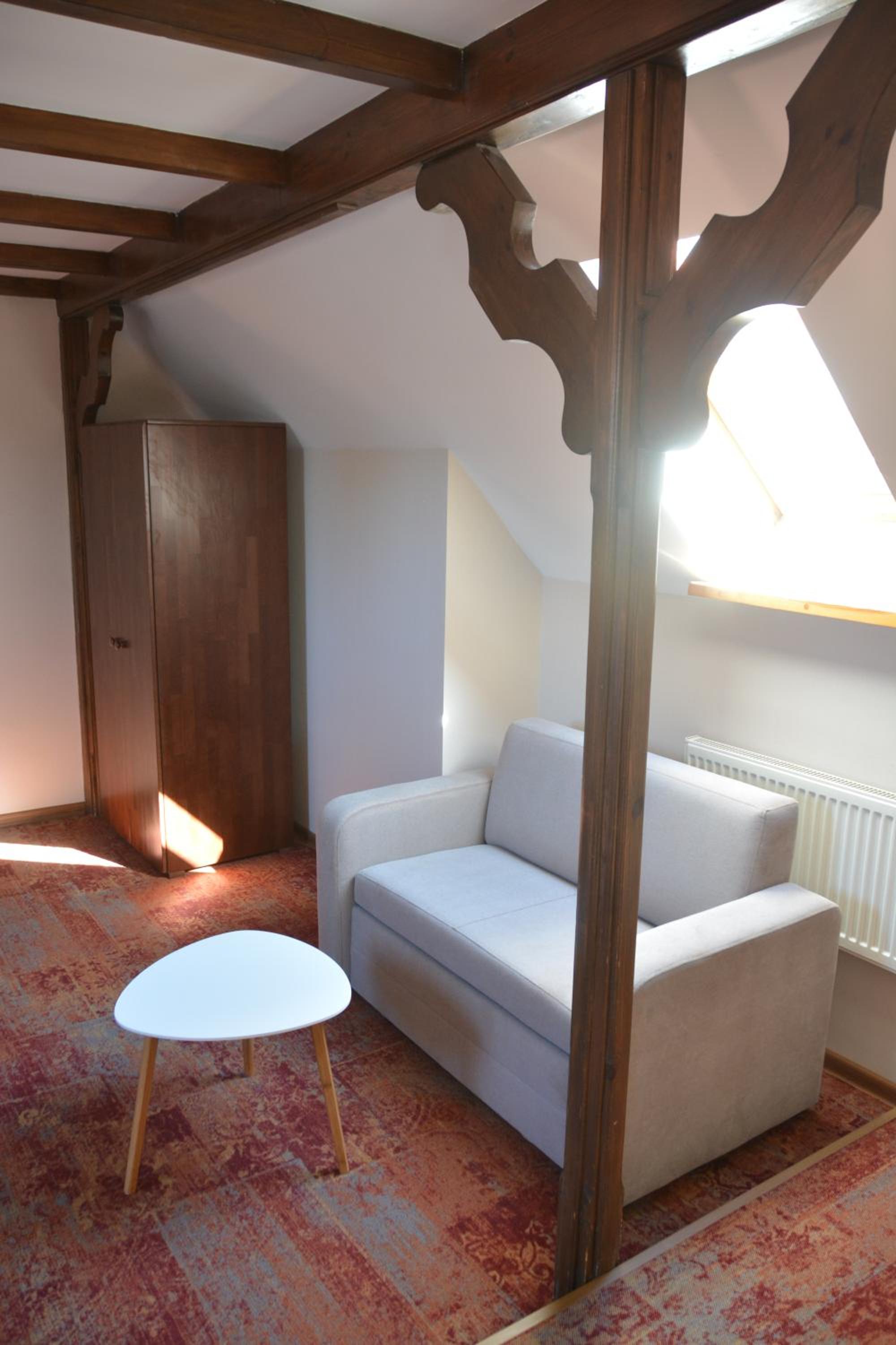 Apartment with Balcony - Photo 7
