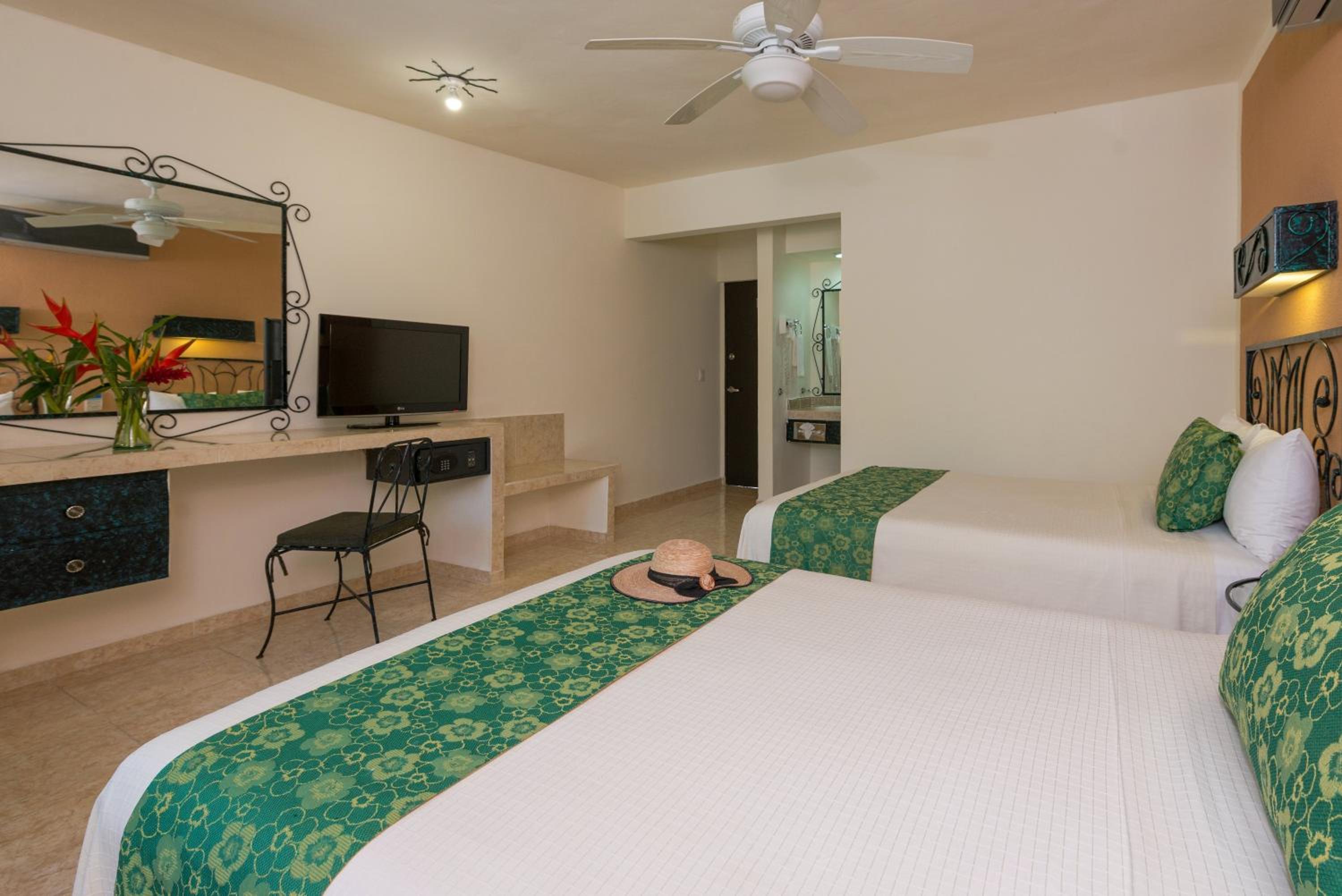 Standard Twin Room photo 2