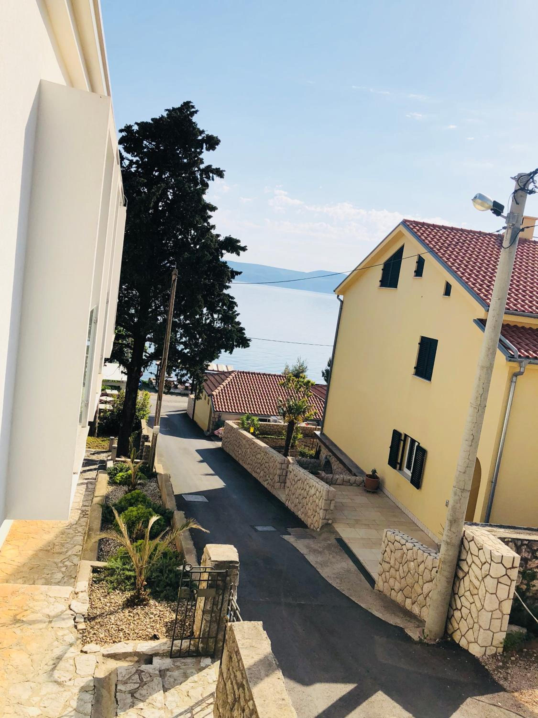Deluxe Double Room with Side Sea View - Photo 4