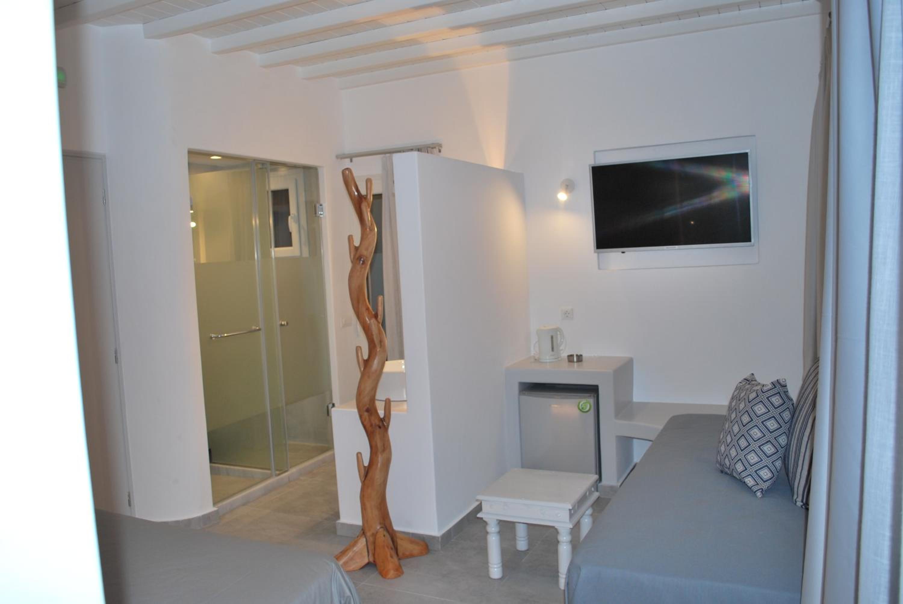 Superior Room with Partial Sea View photo 3
