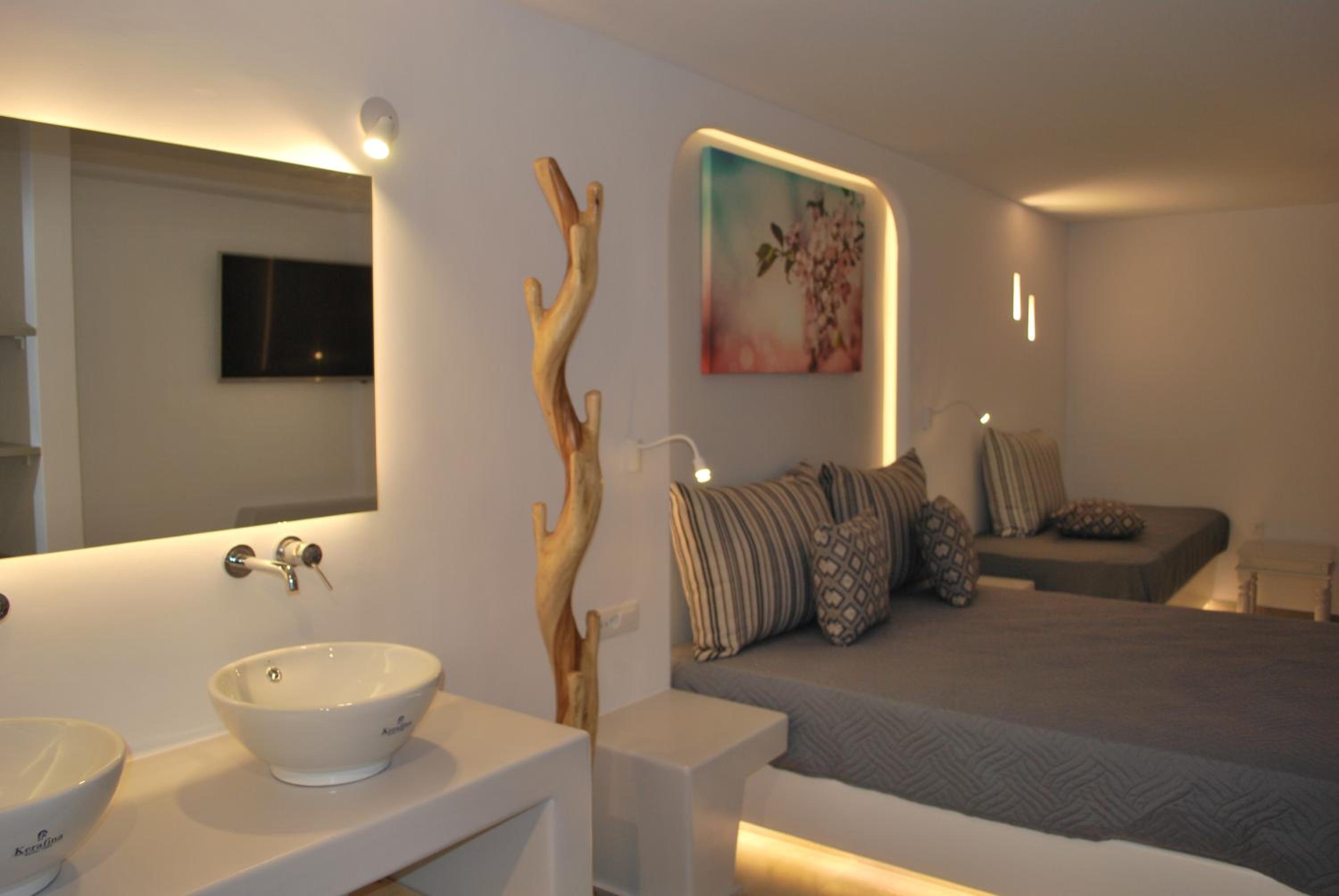 Superior Room with Patio photo 2