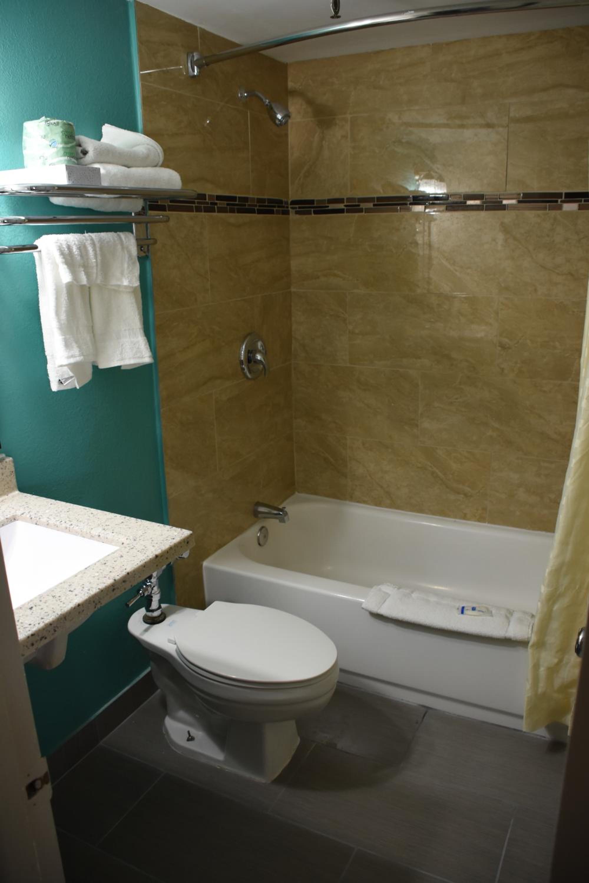 King Room - Non-Smoking - Photo 5