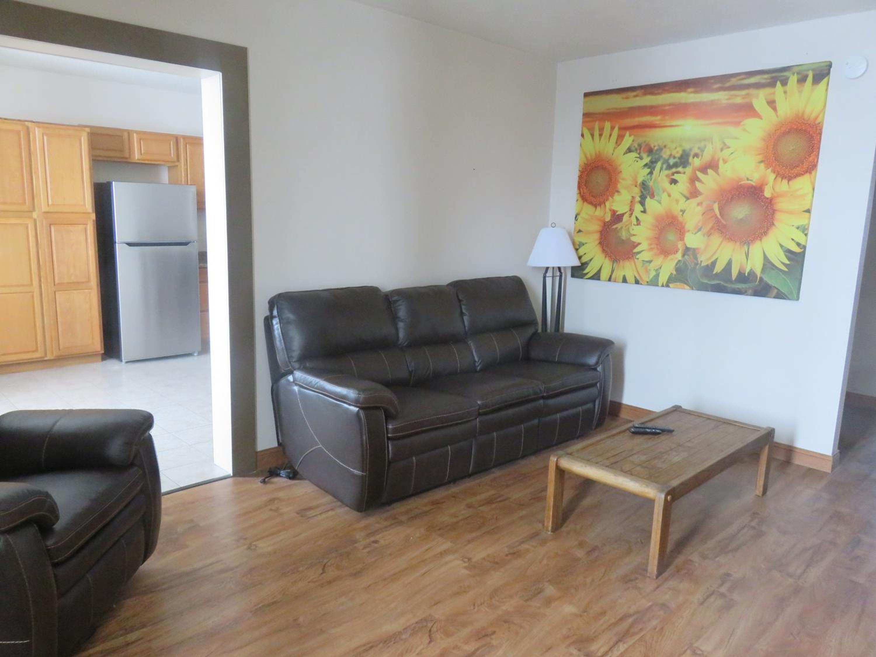 Two-Bedroom Apartment with One King Bed and Two Queen beds - Non-Smoking - Photo 3