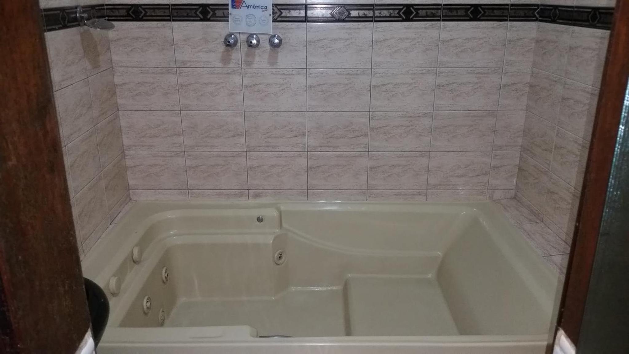 Suite with Hot Tub photo 2