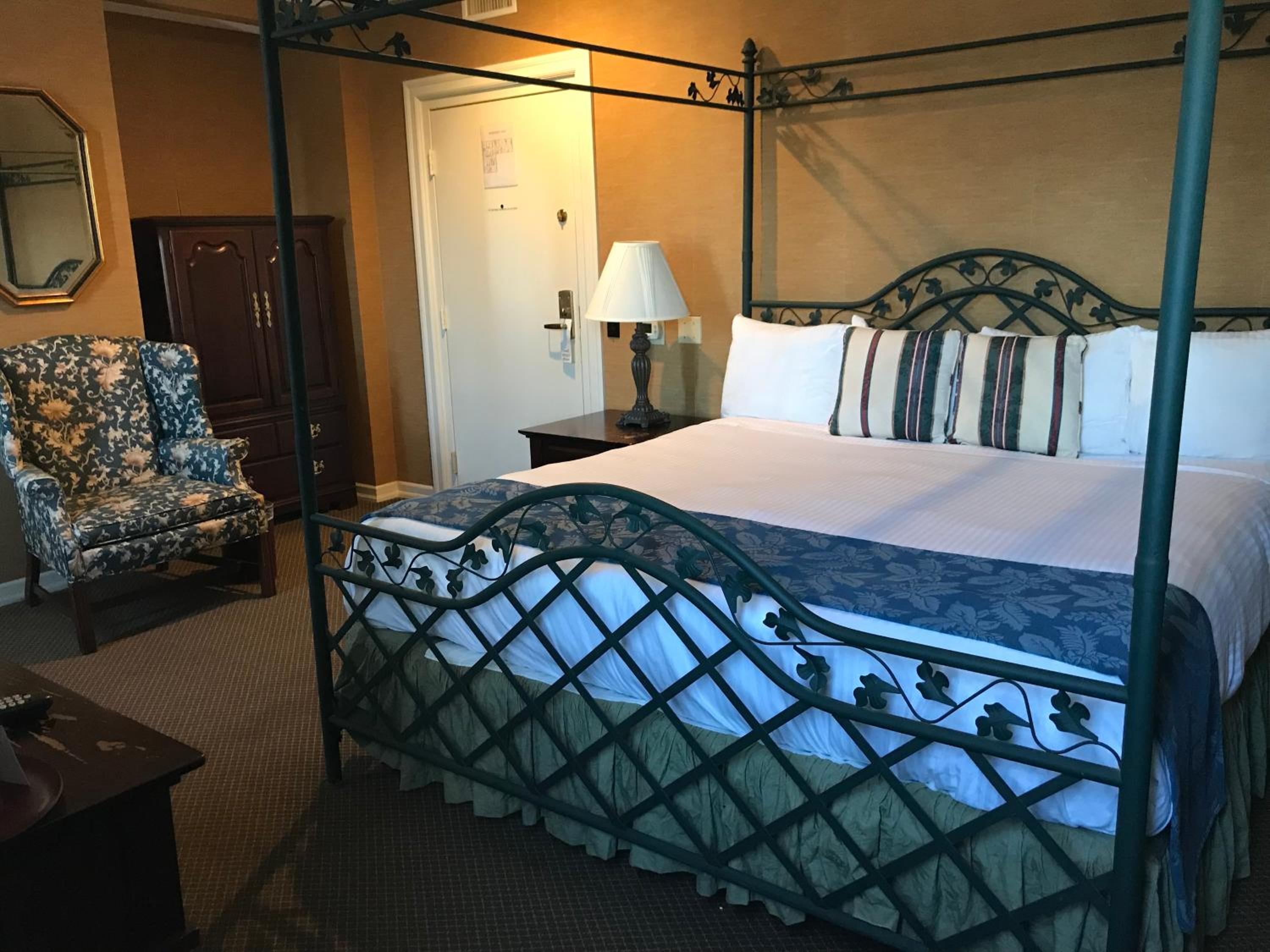 Deluxe King Room photo 2