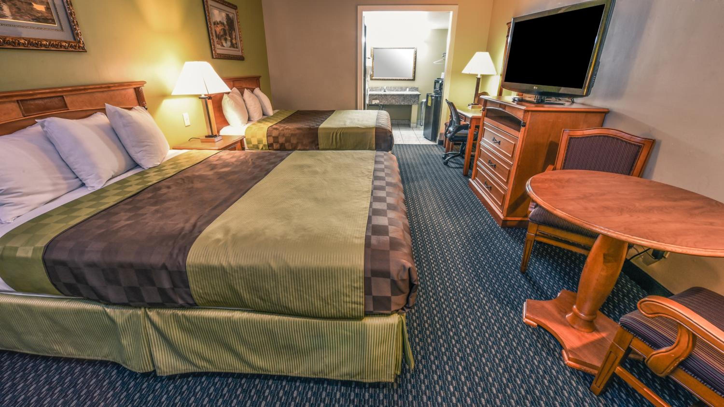 Queen Room with Two Queen Beds - Photo 1