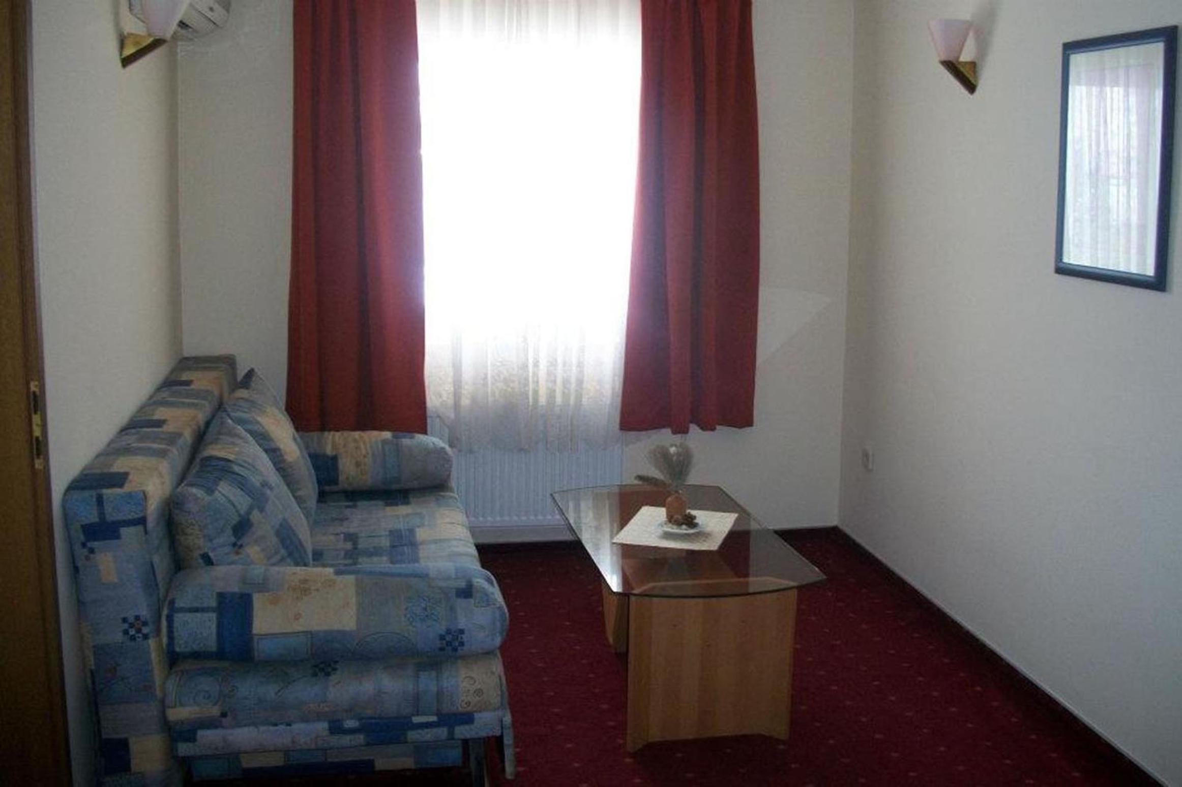 Twin Room - Photo 1