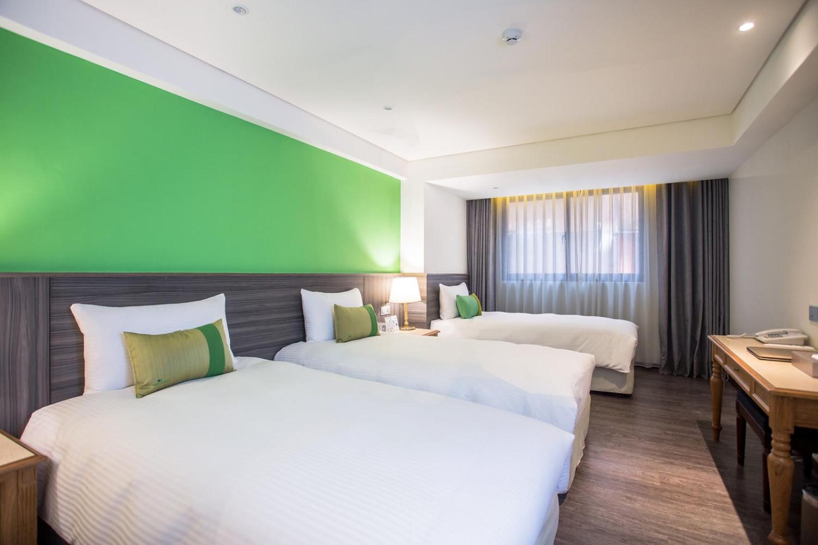  Deluxe Triple Room with 3 Single Beds