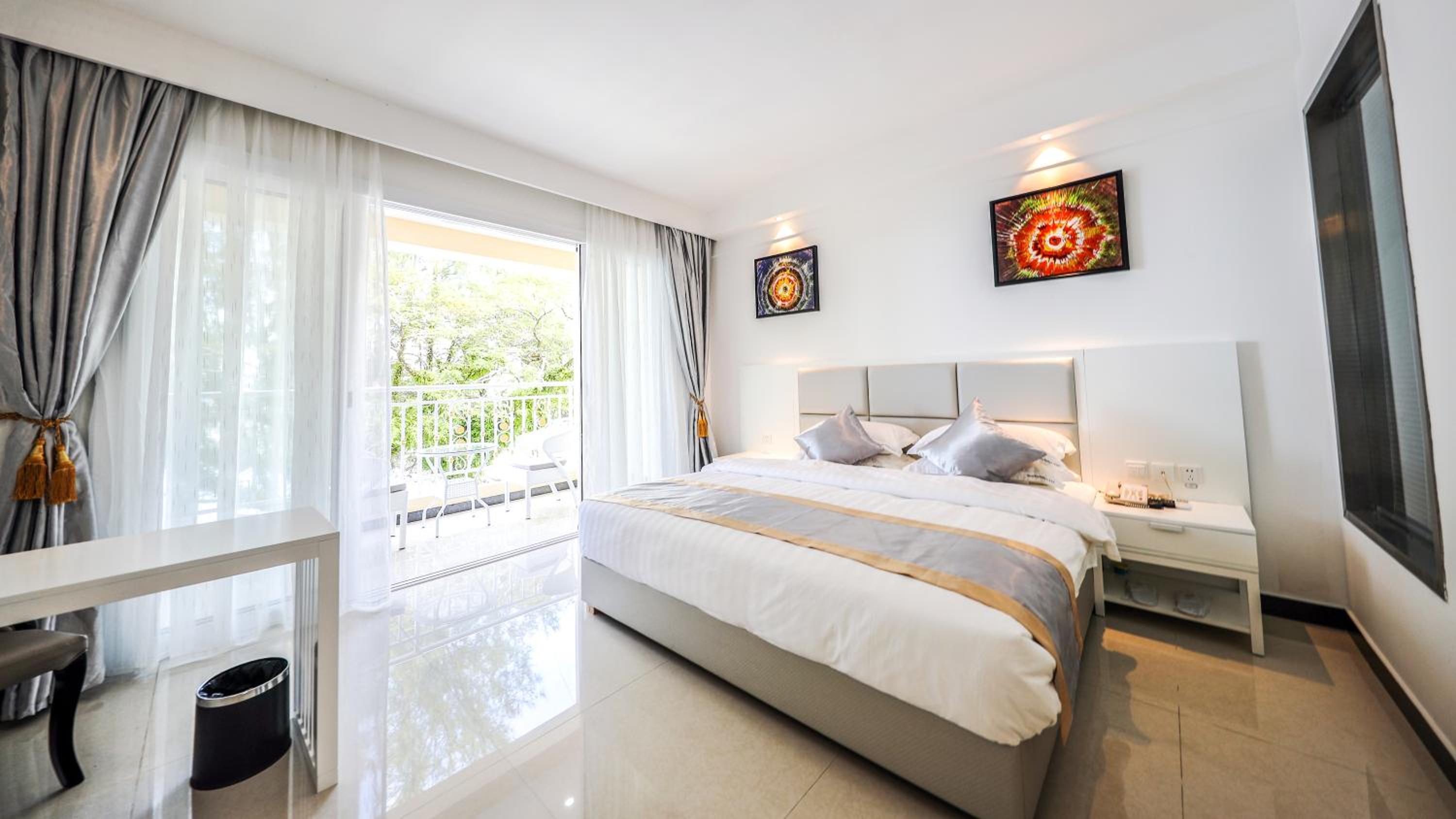 Superior Double or Twin Room with Terrace