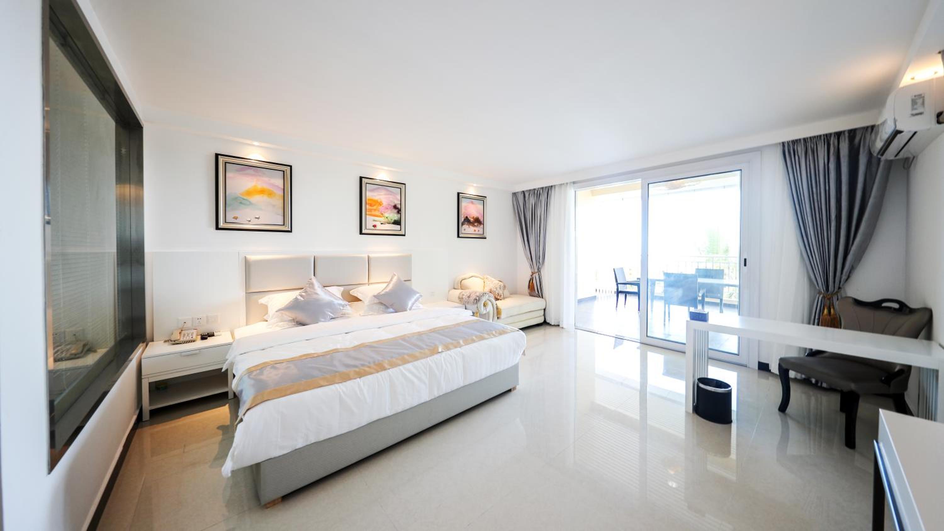 Deluxe Double Room with Balcony and Sea View