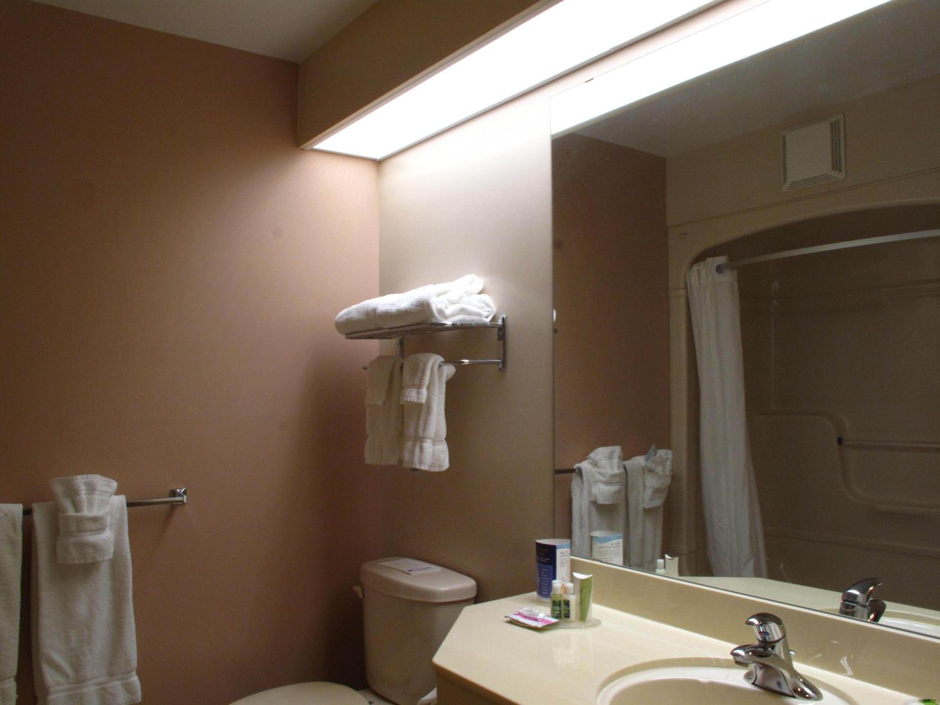 Queen Room with Two Queen Beds - Photo 6