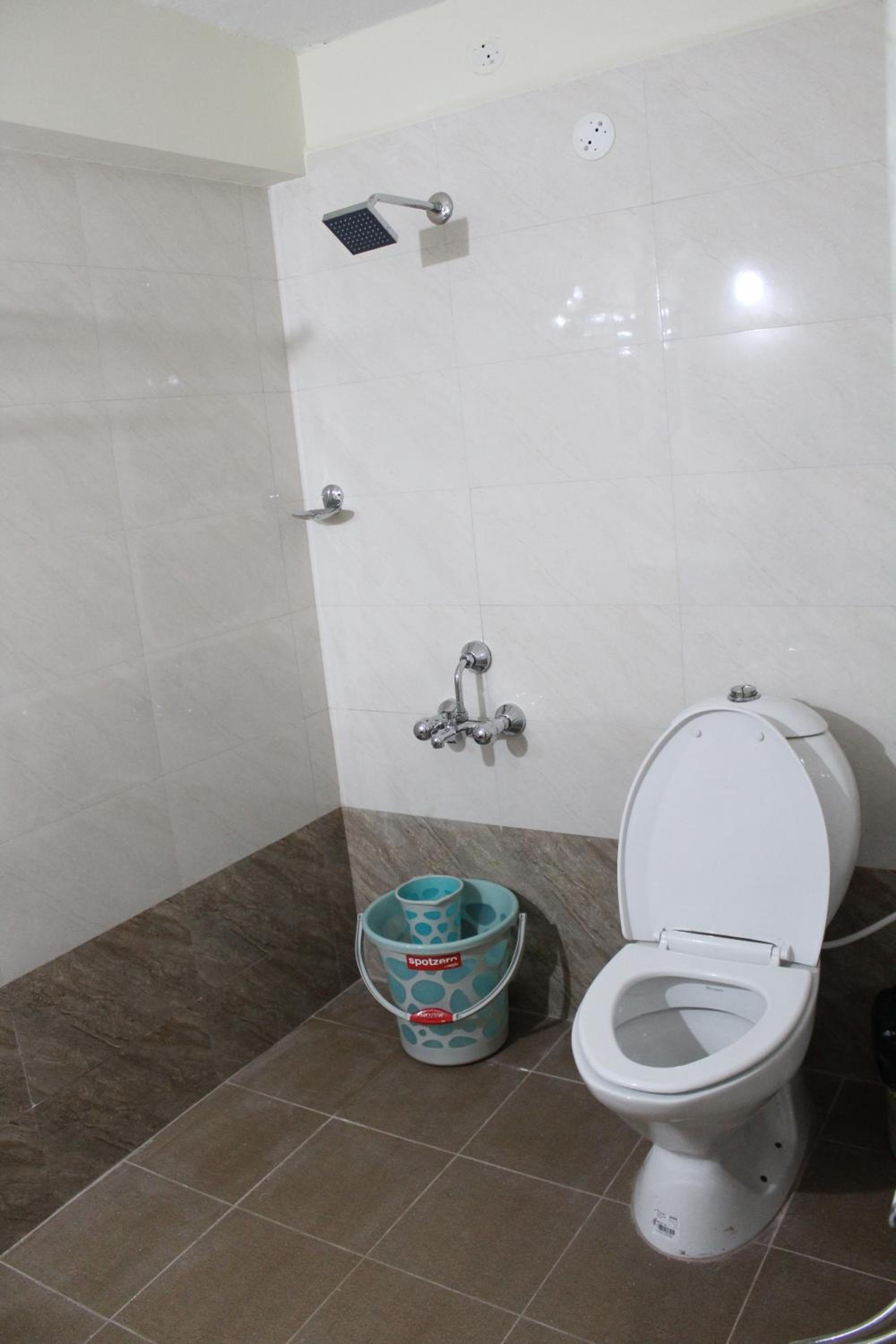 Standard Double Room - Photo 13