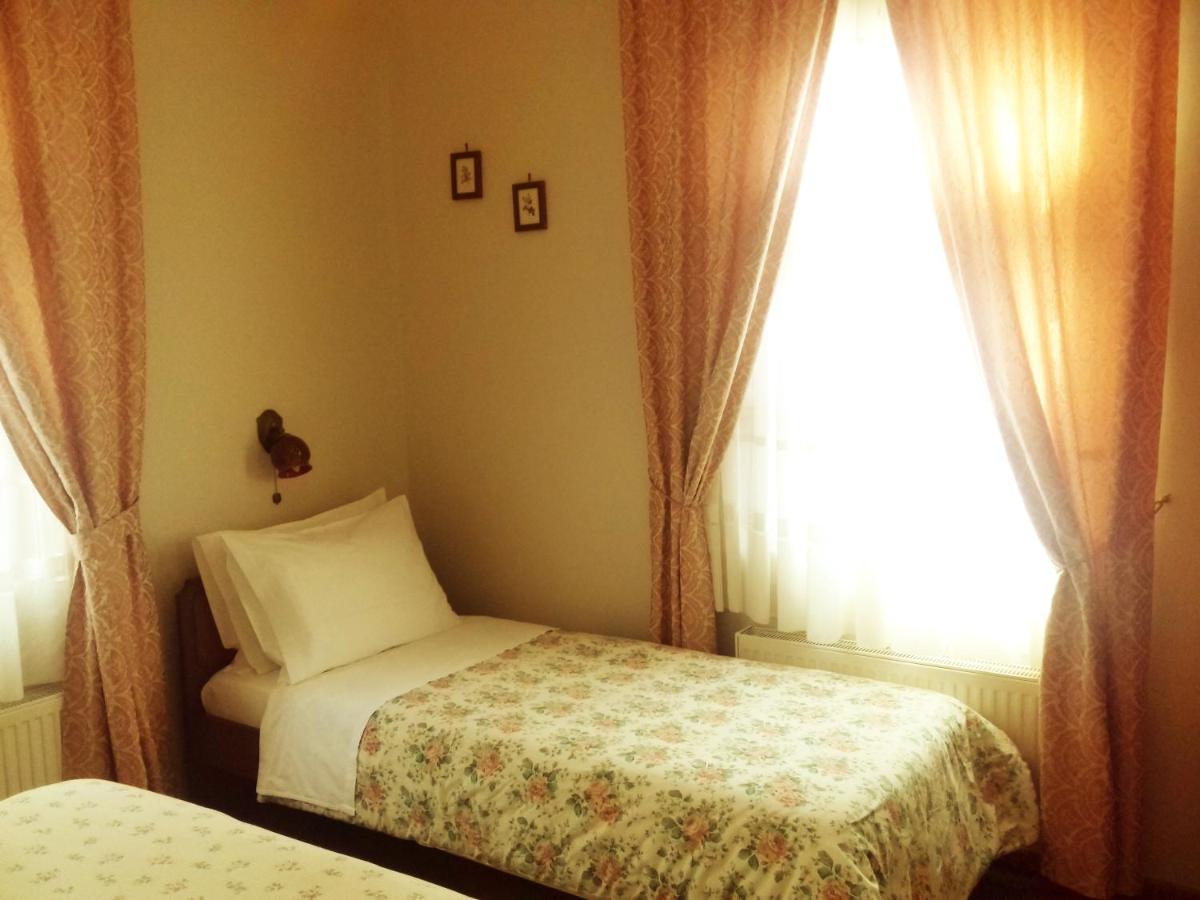 Double Room with Extra Bed photo 3