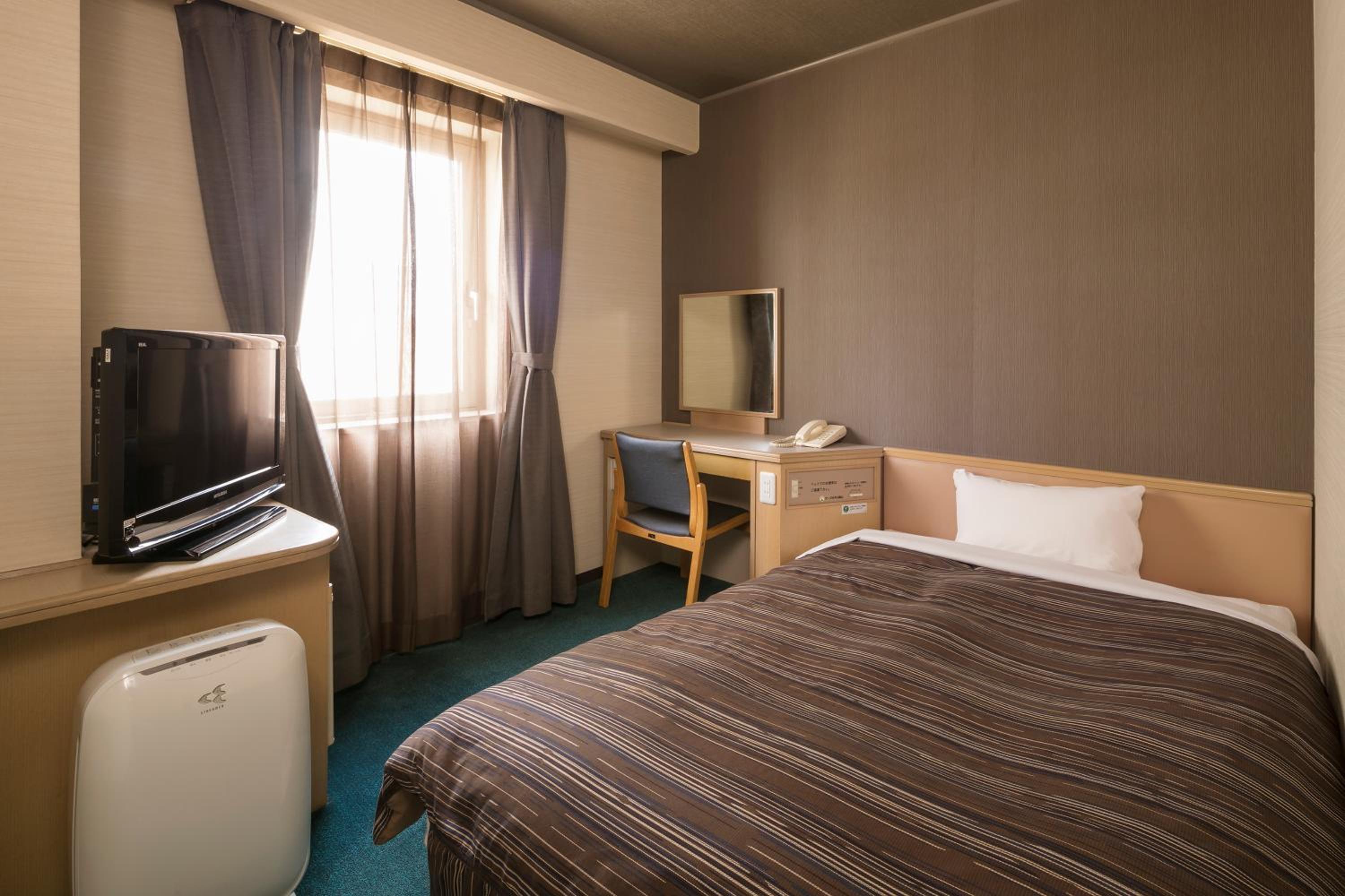 Single Room - Non-Smoking - No Daily Cleaning photo 1