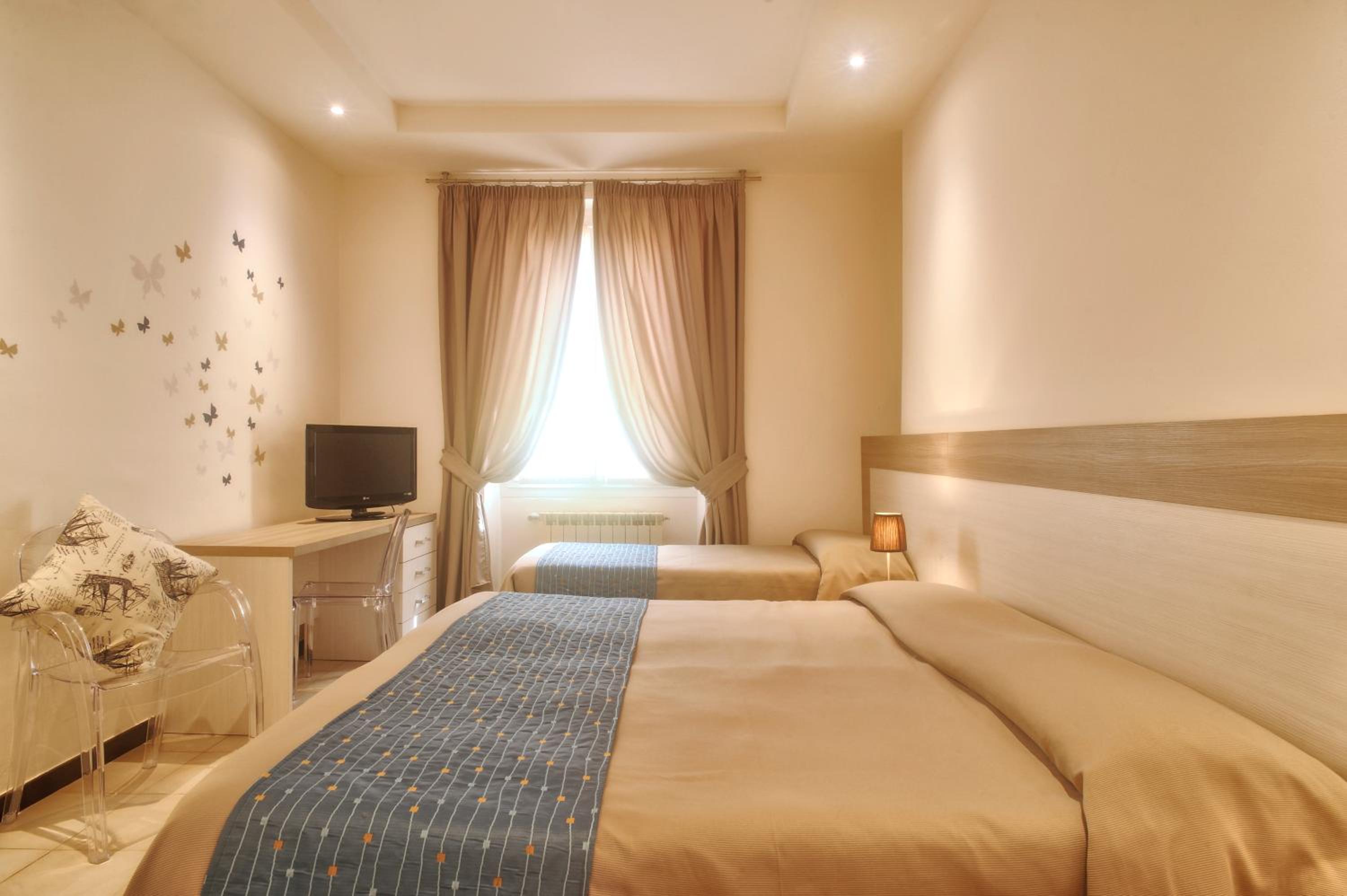 Triple Room - Photo 2