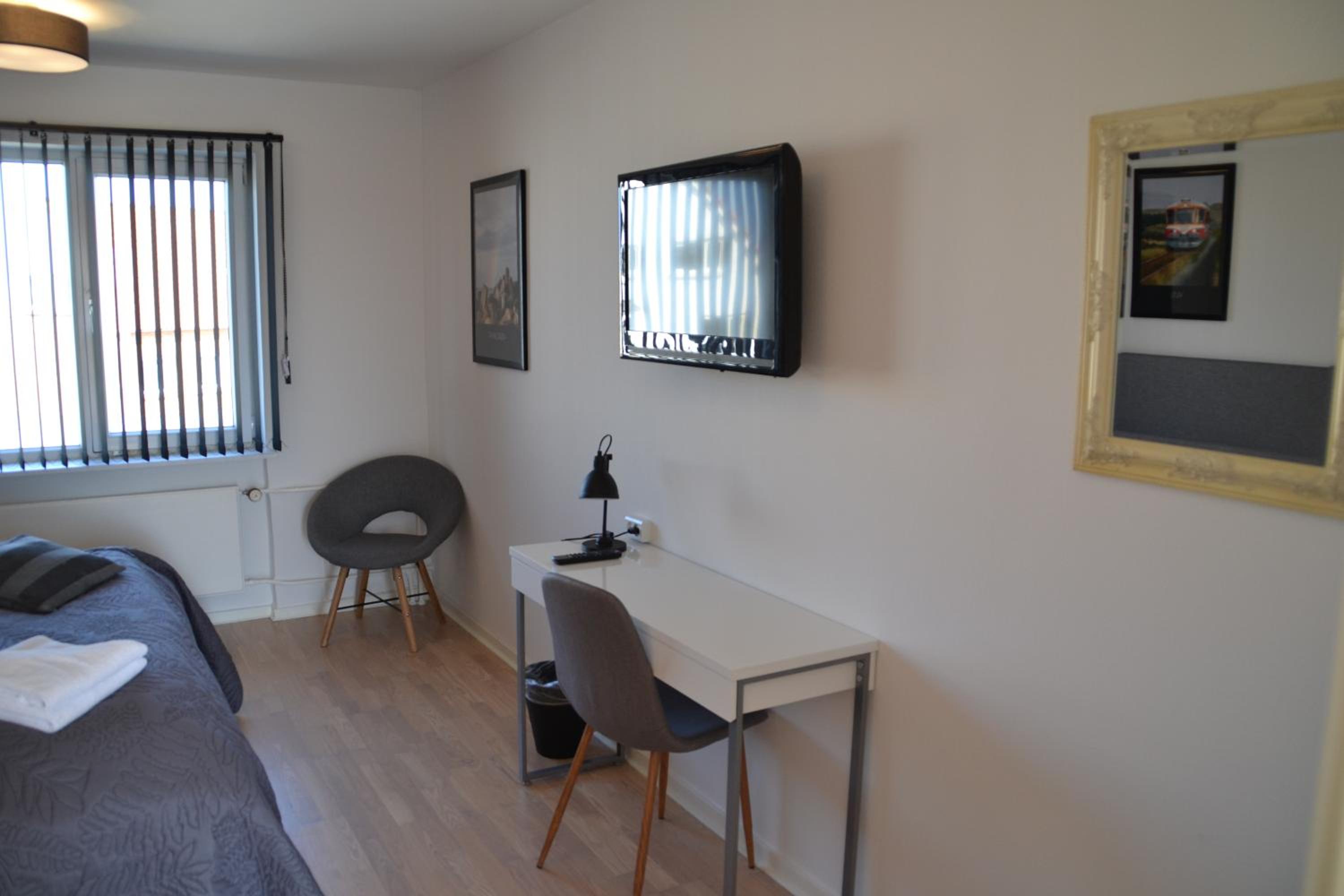 Standard Double Room thumbnail 6